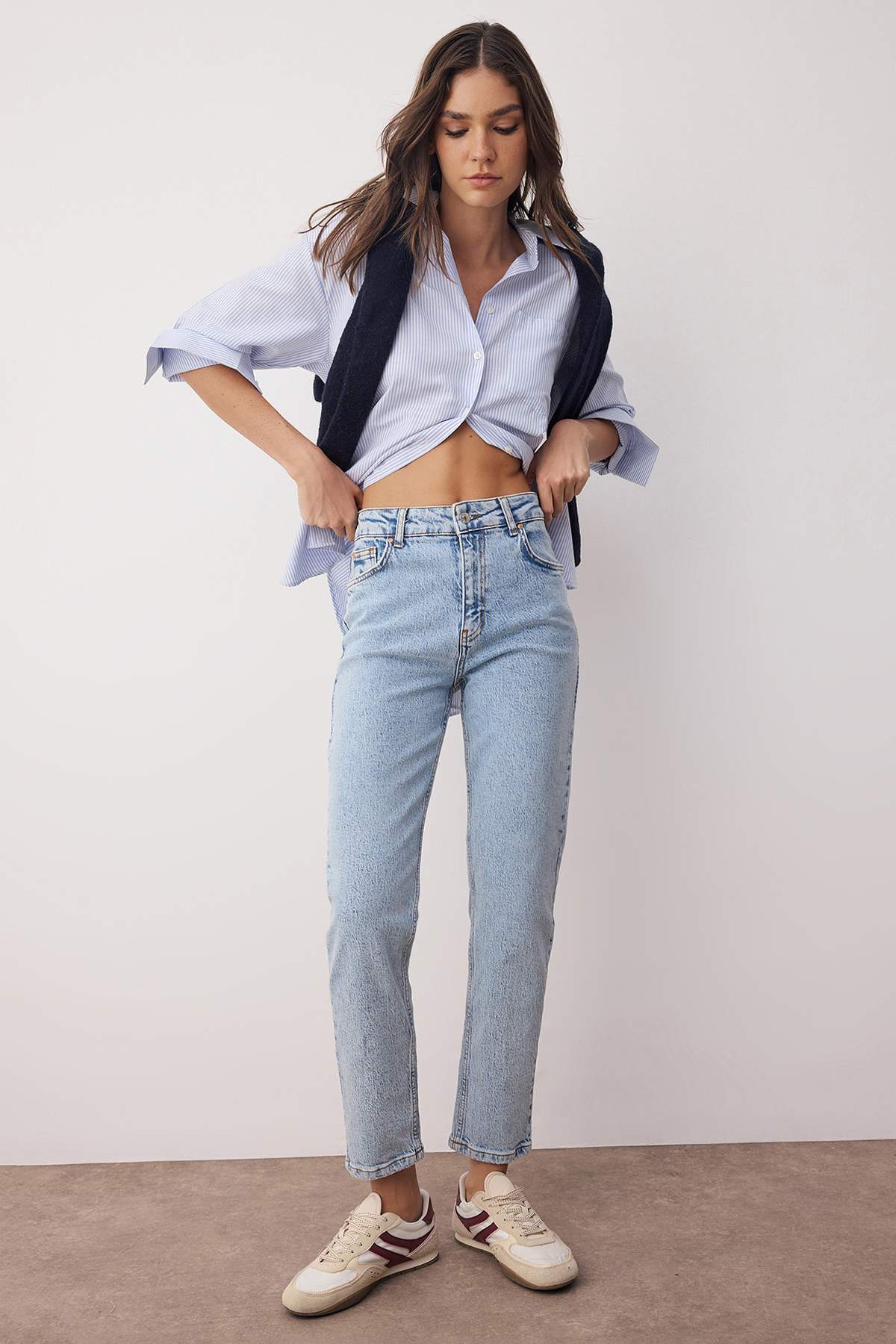 Trendyol Collection Kék magas derekú komfortos új Mom Jeans TWOAW26JE00058