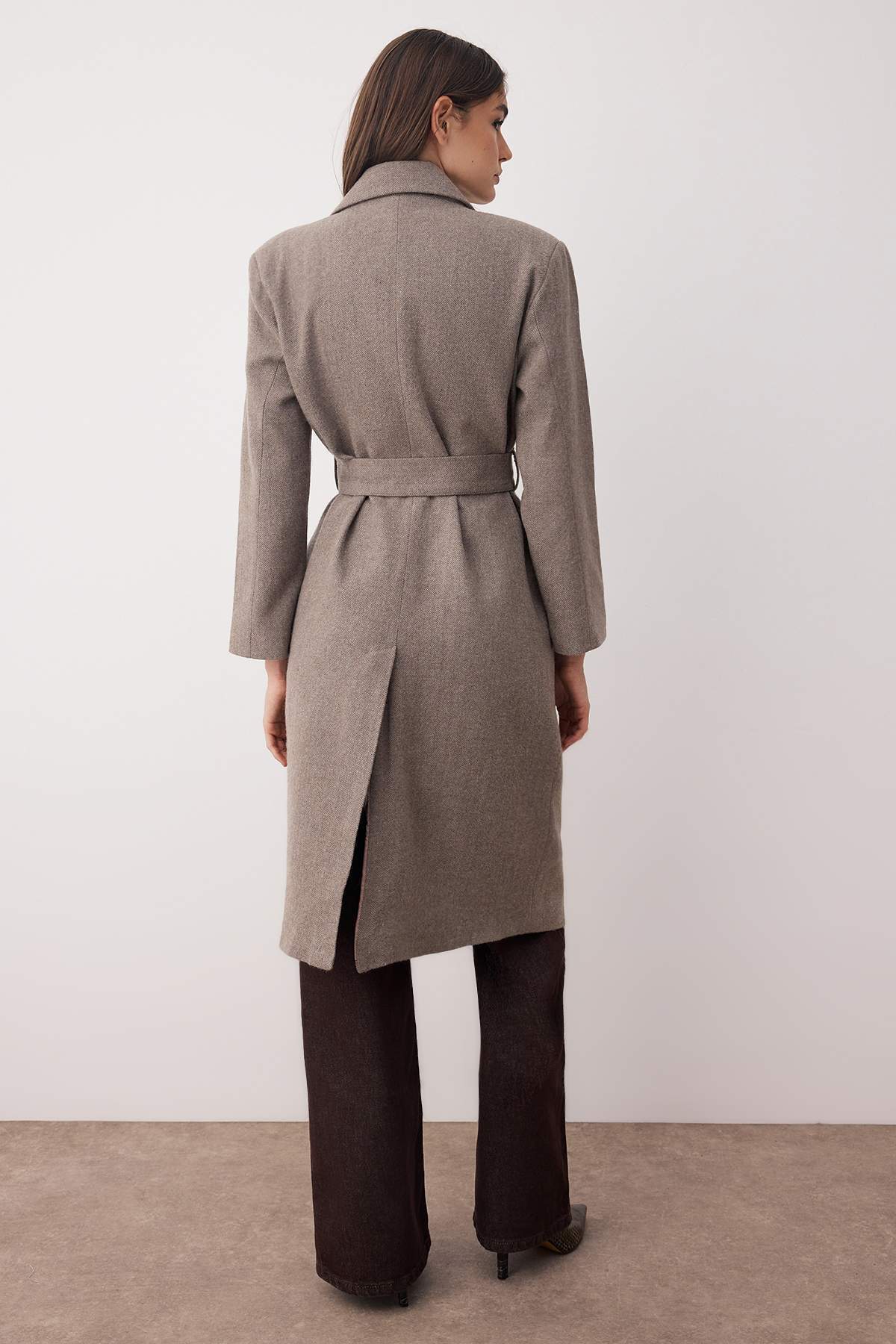 Trendyol Collection Norkový kabát s rybí kostí, dvouřadý, oversize, vlněný, dlouhý kašmírový kabát TWOAW26KB00035