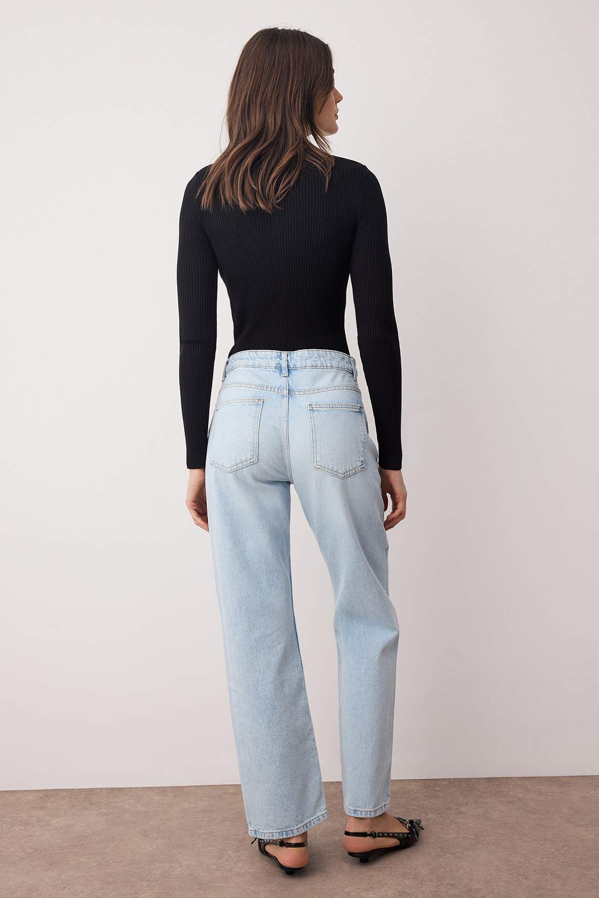 Trendyolmilla  Açık Mavi Yüksek Bel Boru Paça Straight Düz Kesim Jeans TWOAW26JE00060 - Görsel 4