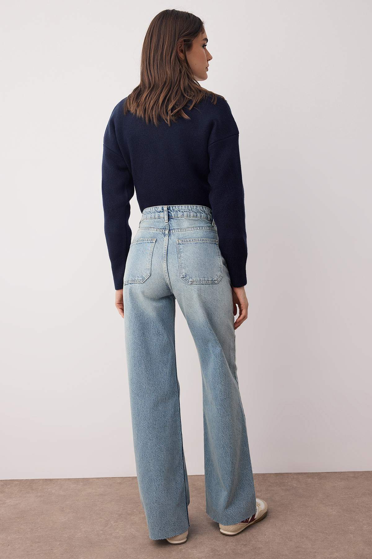 Trendyolmilla  Mavi Paça Kesikli Ekstra Yüksek Bel Geniş Paça Wide Leg Geniş Paça Jeans TWOAW26JE00080 - Görsel 4