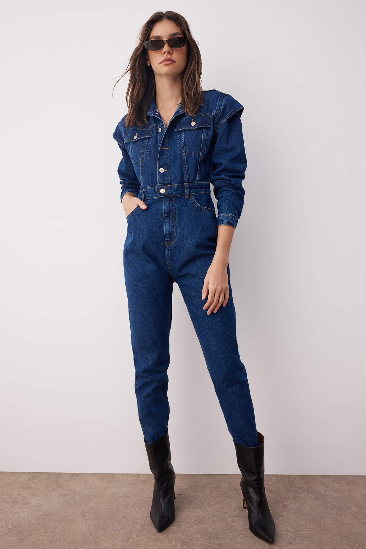 Trendyol Collection Jeans-Overall mit Indigo-Nähten in limitierter Auflage TWOAW22TU0040