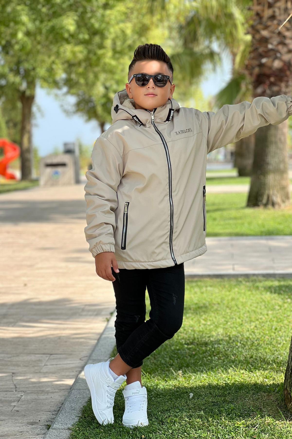 پینا کیدز کاپشن خزدار کلاه‌دار ثابت پسرانه با آرم فلزی KM3987