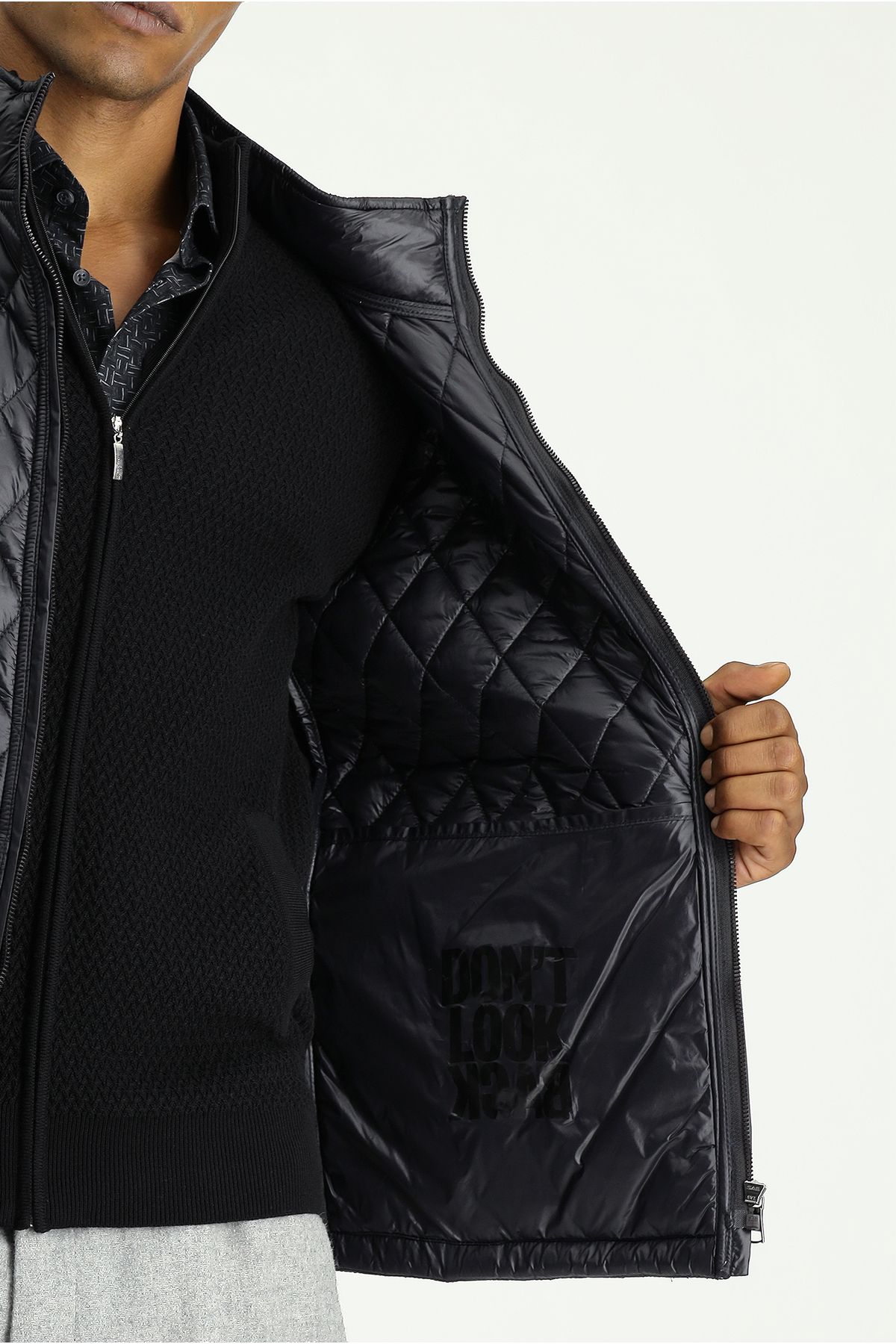 Kiğılı  Dik Yaka Cepli Fermuarlı Kapitone Spor Yelek - Görsel 5