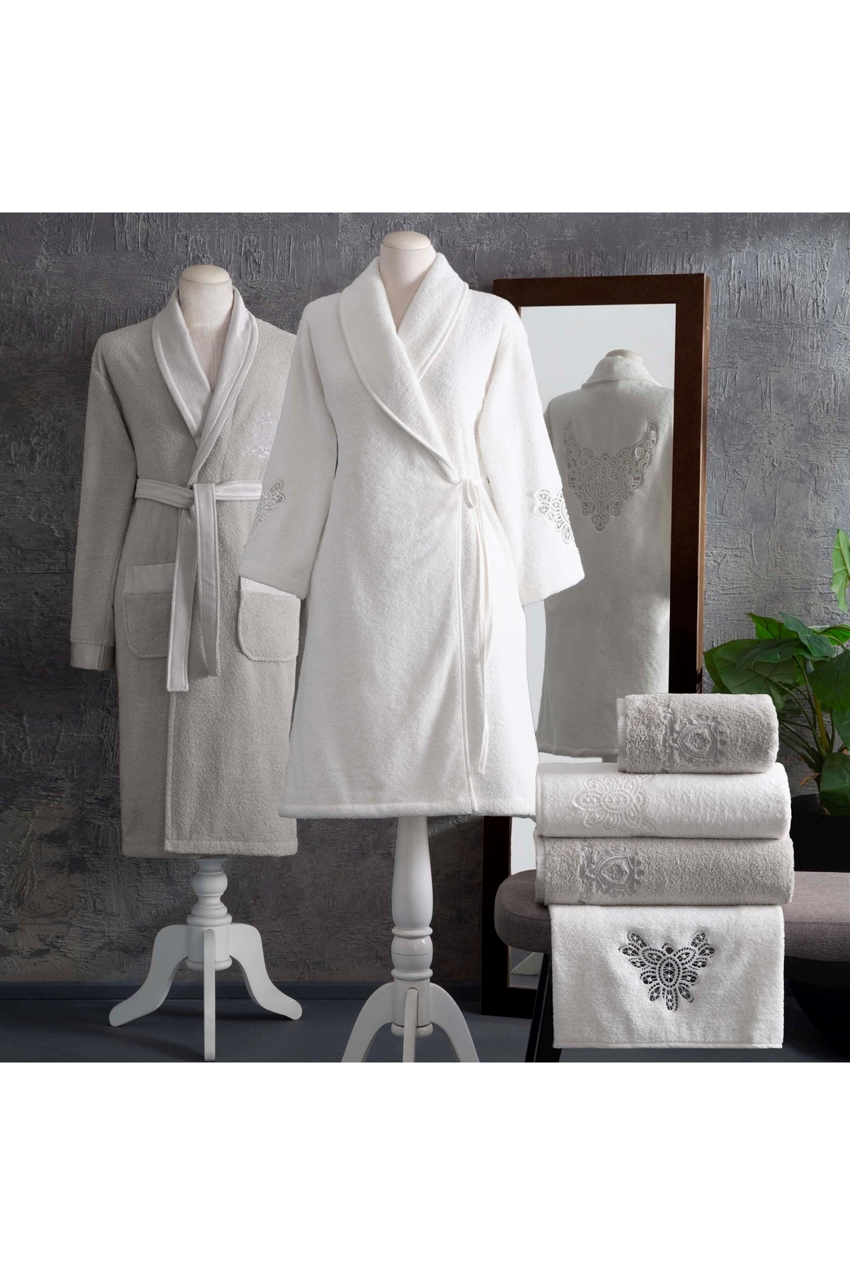 تاج ست حوله حمام خانوادگی طرح پنبه جذاب از جنس سمور سفید