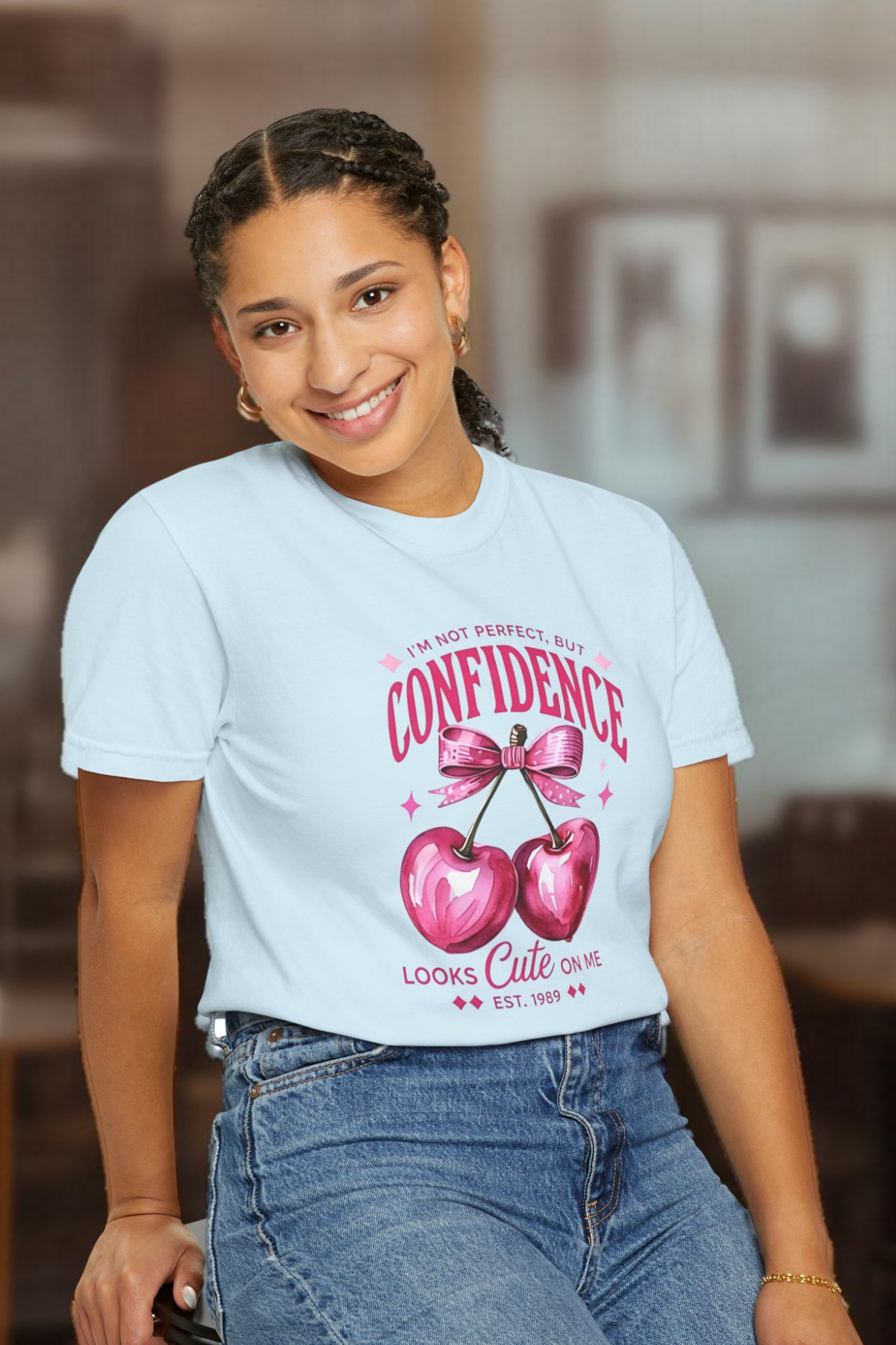 BESSA Kadın Buz Mavisi Baskılı Tişört Confidence Yazılı Kirazlı %100 Pamuk Rahat Kalıp