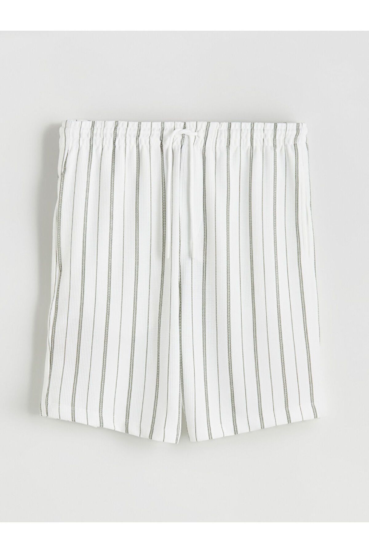 LC Waikiki-Create Your Style from Uzg Store |   Standard Pattern Striped Men's Shorts 1