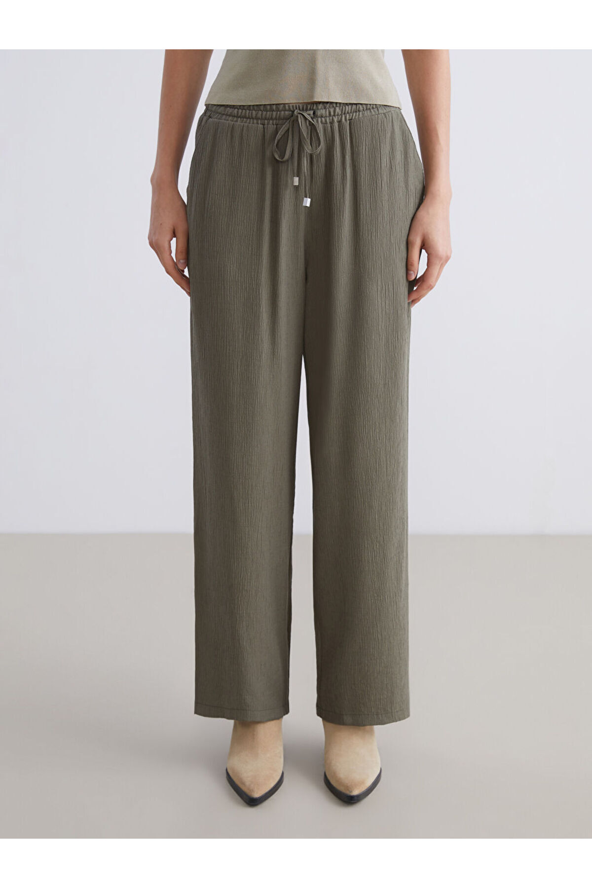 LC Waikiki-Create Your Style from Uzg Store |   Textured Women's Trousers with Elastic Waist 3