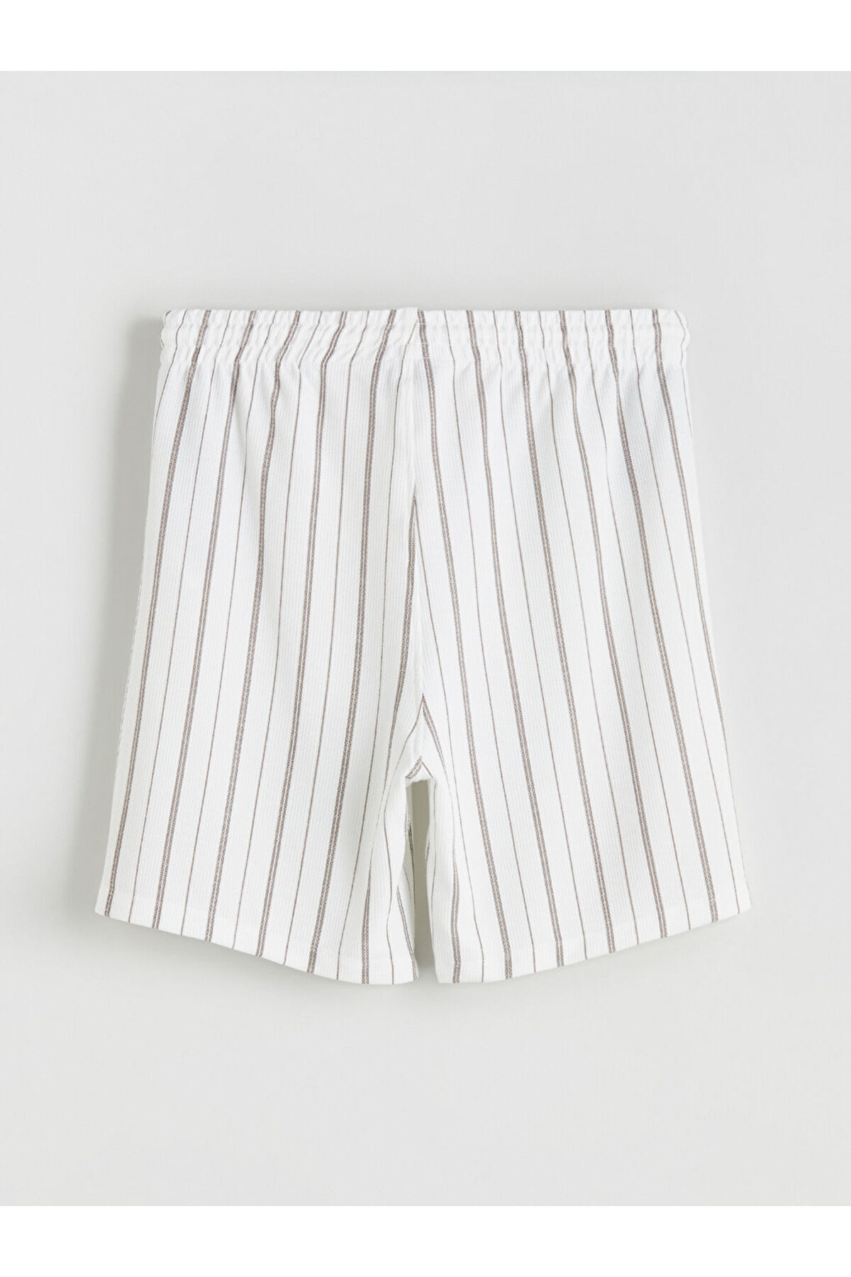 LC Waikiki-Create Your Style from Uzg Store |   Standard Pattern Striped Men's Shorts 2