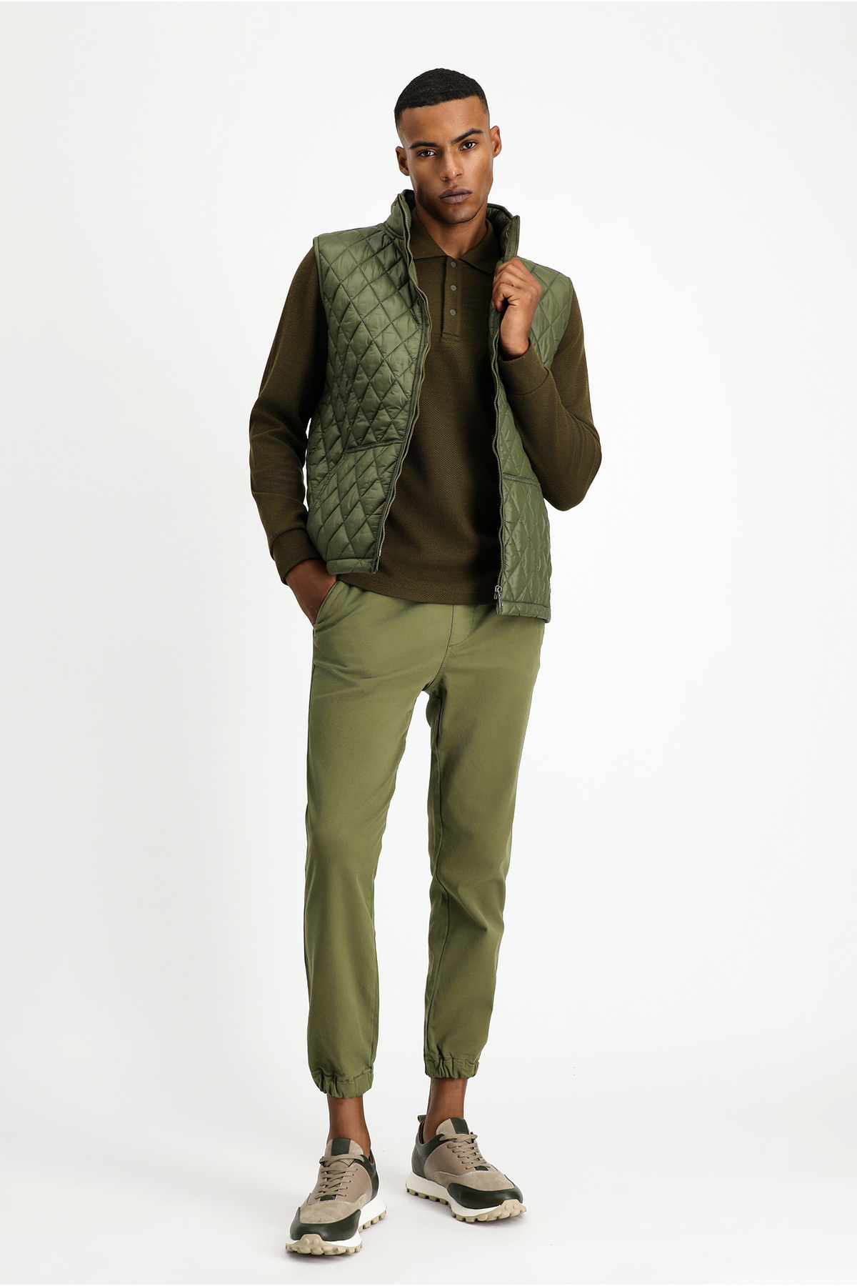 Kiğılı  Dik Yaka Cepli Fermuarlı Kapitone Spor Yelek - Görsel 2