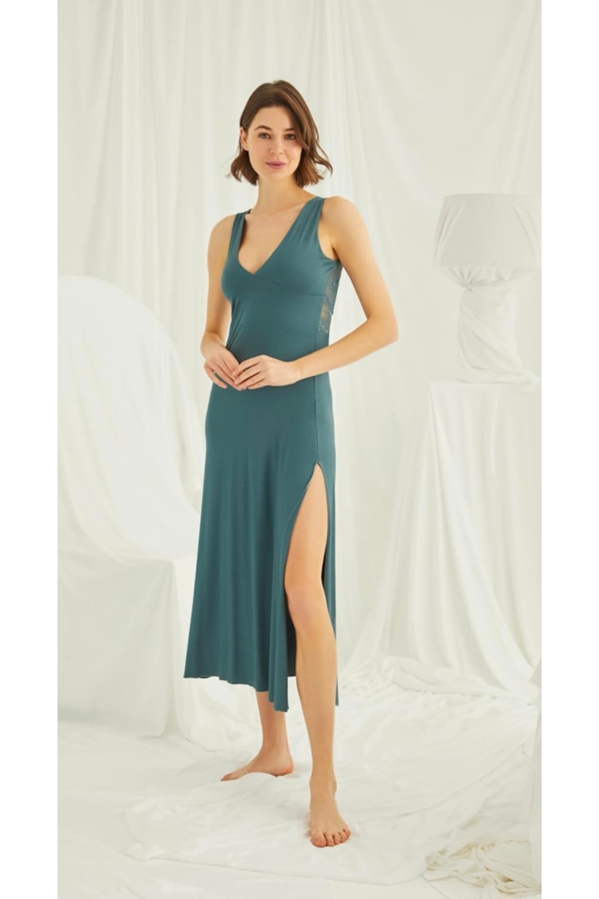 NightLove Monamise Sırt Dekolteli Yırtmaçlı Gecelik 19300