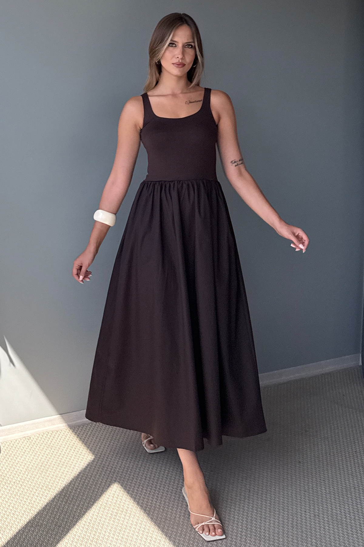 Trendyolmilla  Kahverengi Belden Açılan Dokuma Maxi Elbise TWOSS25EL00868 - Görsel 2