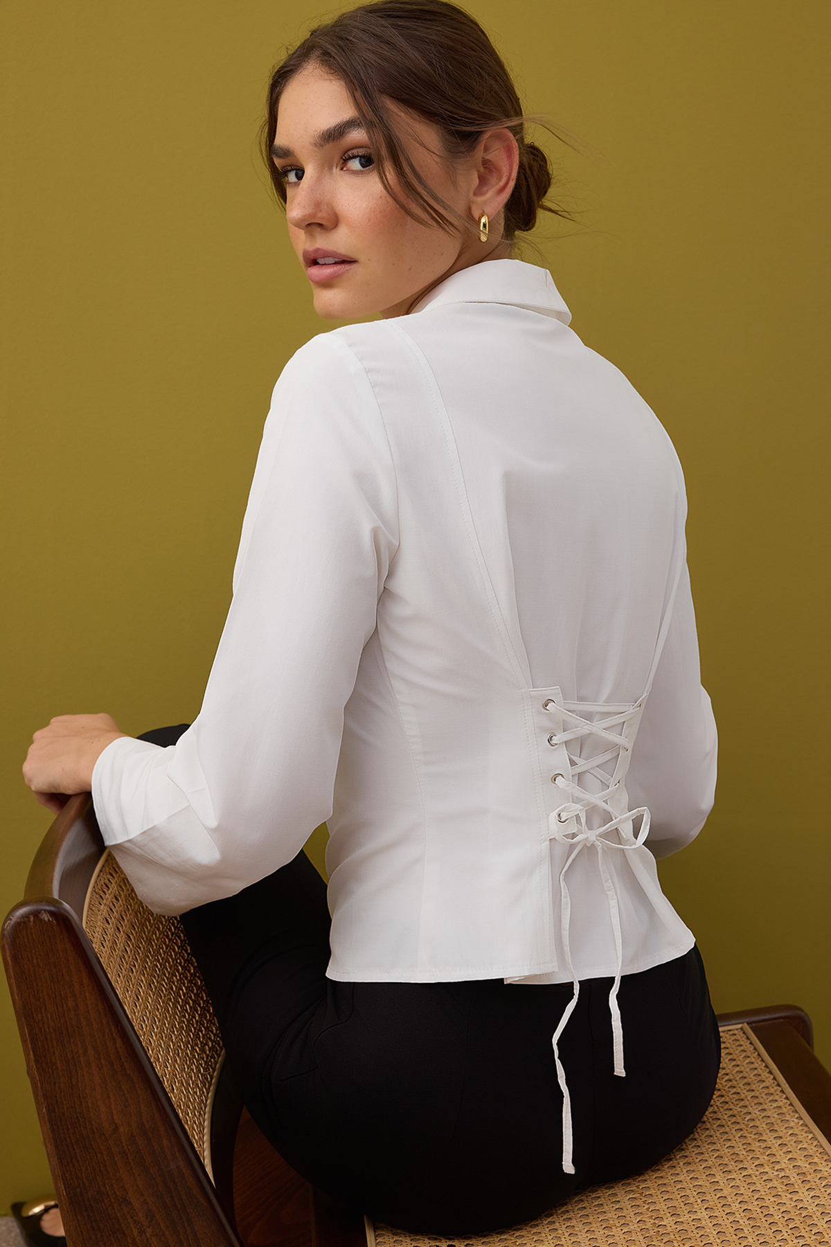 Trendyolmilla  Ekru Korse Detaylı Bele Oturan Gömlek TWOAW26GO00055 - Görsel 2