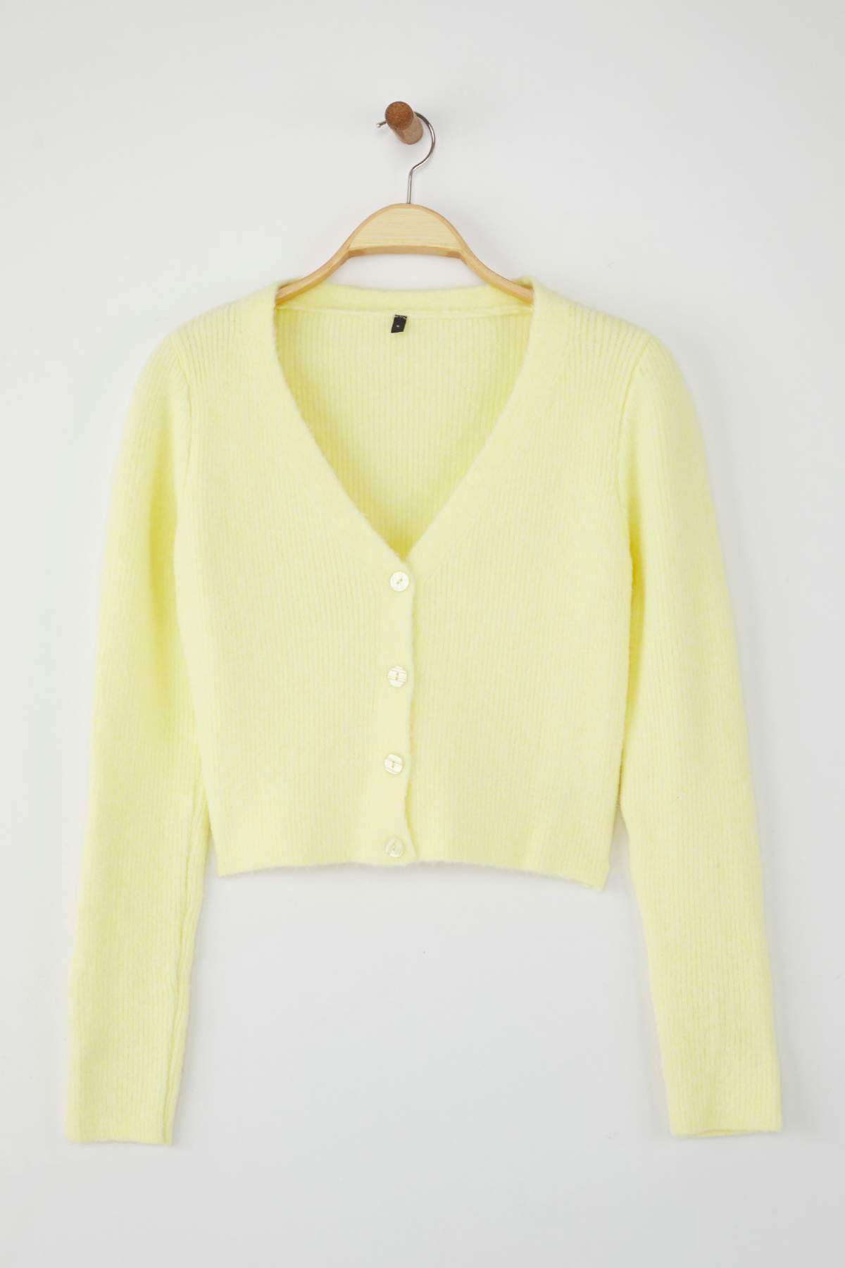 Trendyolmilla  Wardrobe Essentials Sarı Crop Düğme Detaylı Yumuşak Dokulu V Yaka Yünlü Triko Hırka TWOAW26HI00013 - Görsel 5