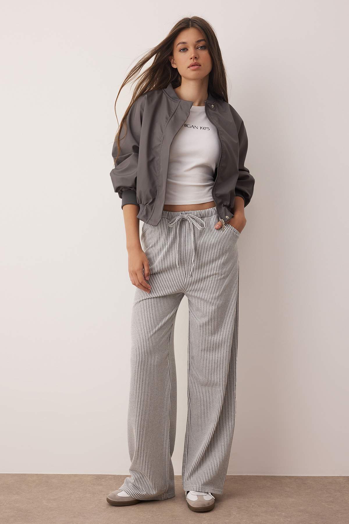 Trendyolmilla  Antrasit Çizgili Lastikli Bel Wide Leg/Geniş Kesim Örme Pantolon TWOAW26PL00061