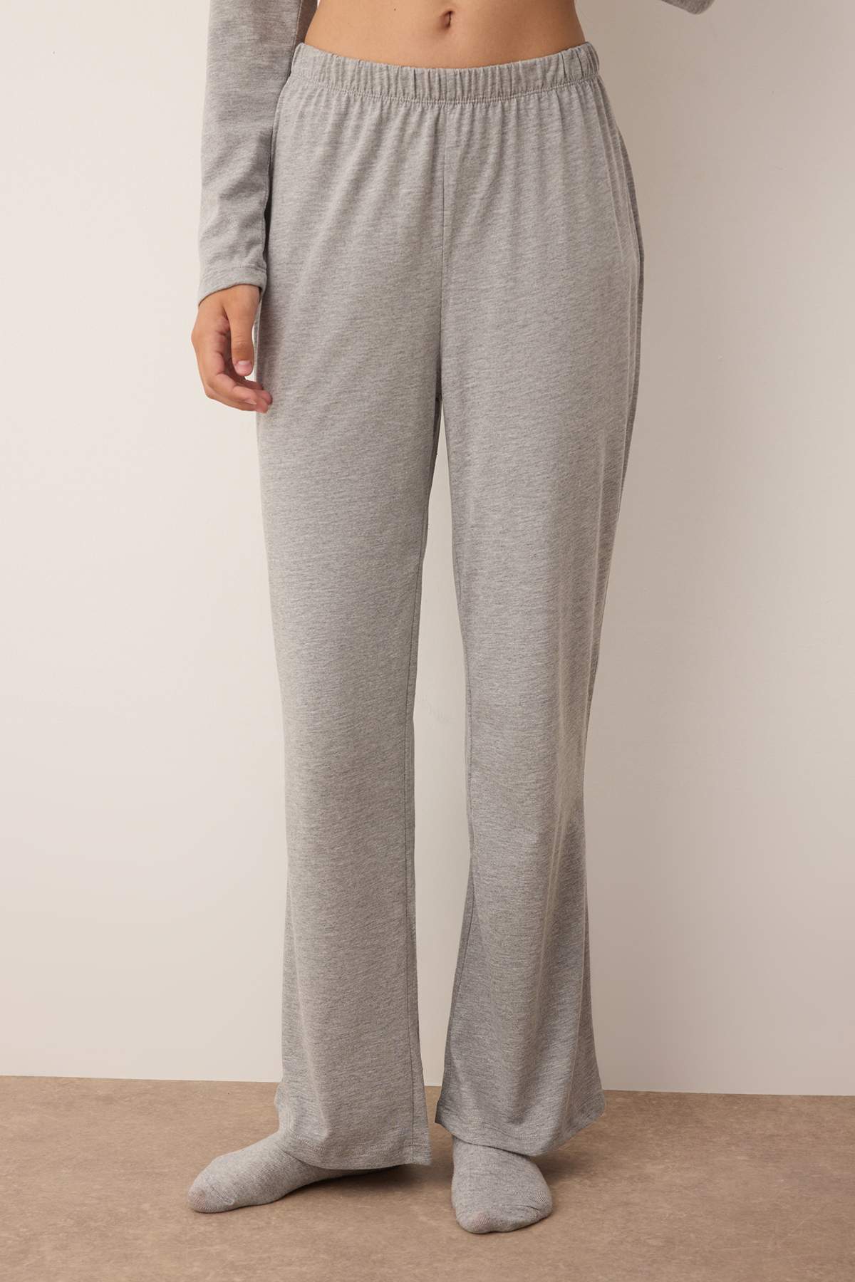 Trendyolmilla  Gri Melanj Pamuklu Büzgü Detaylı Örme Pijama Takımı THMAW26PT00082 - Görsel 3