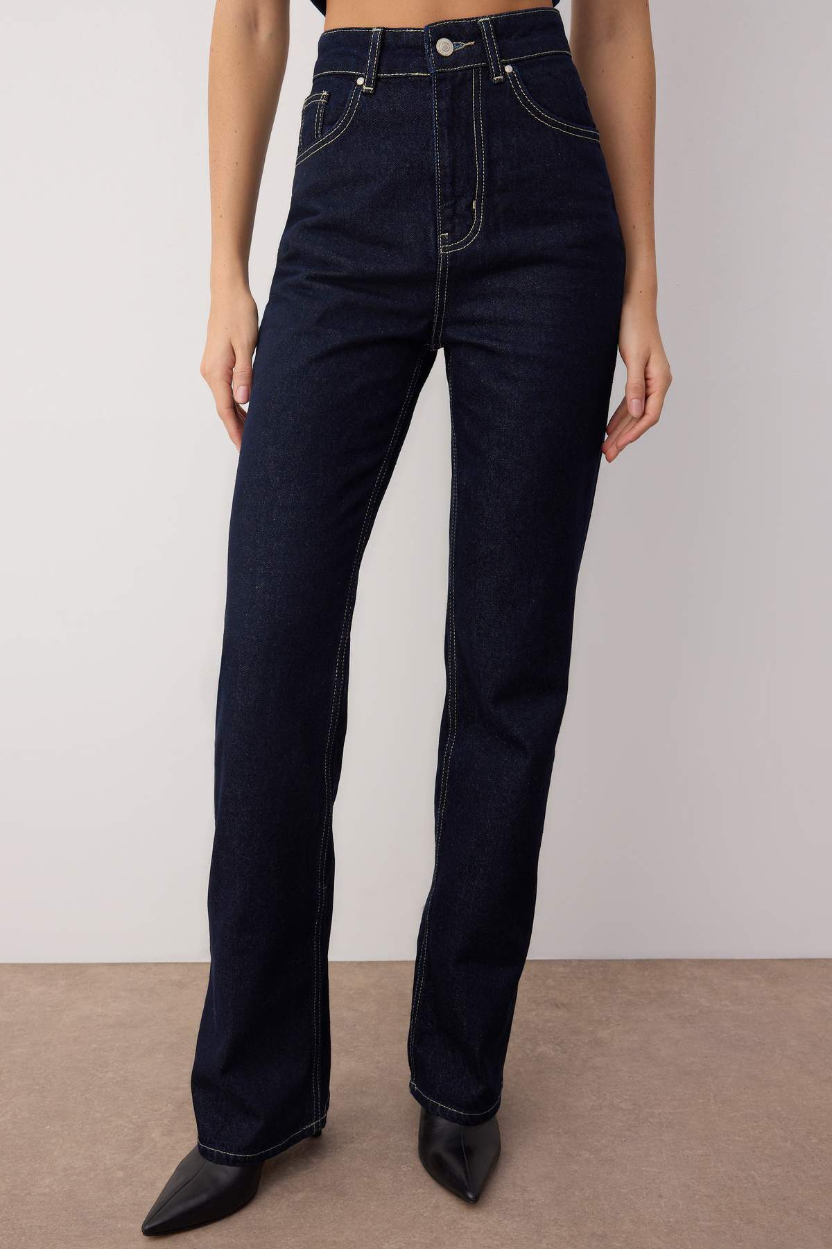 Trendyolmilla  Koyu Mavi Yüksek Bel Straight/Düz Kesim %100 Pamuk Jeans TWOAW26JE00025 - Görsel 3