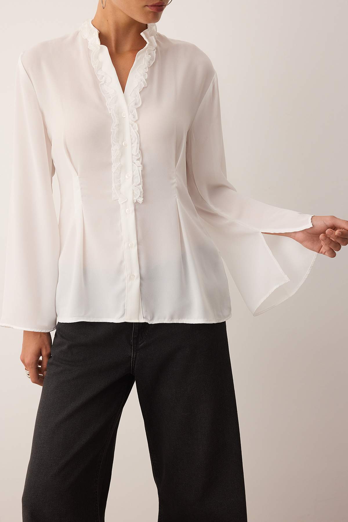 Trendyolmilla  Beyaz Hakim Yaka Fırfır Detaylı Boho Gömlek TWOAW26GO00023 - Görsel 3