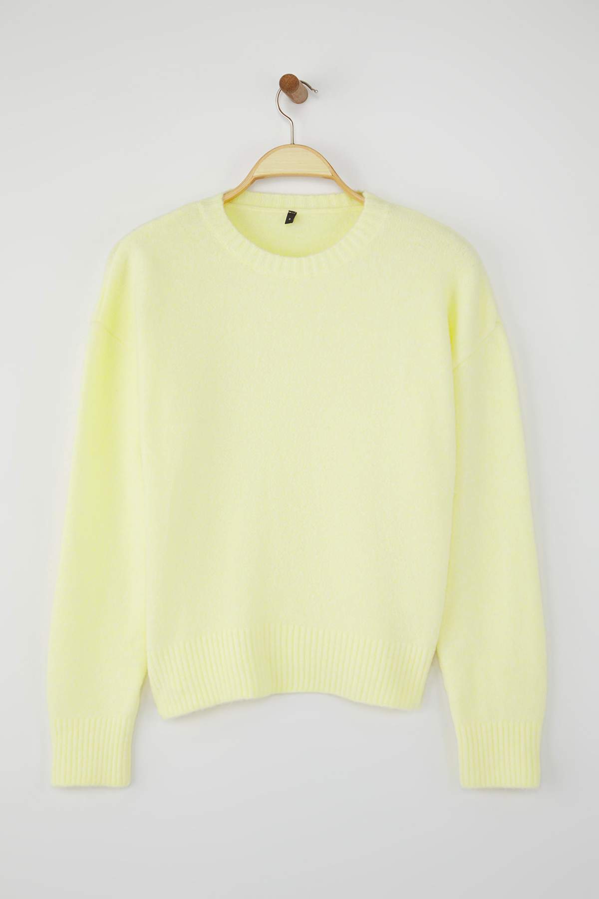 Trendyolmilla  Wardrobe Essentials Sarı Yün Karışımlı Tüylü Premium İplik Geniş Kalıp Triko Kazak | TWOAW26KZ00125 - Görsel 5