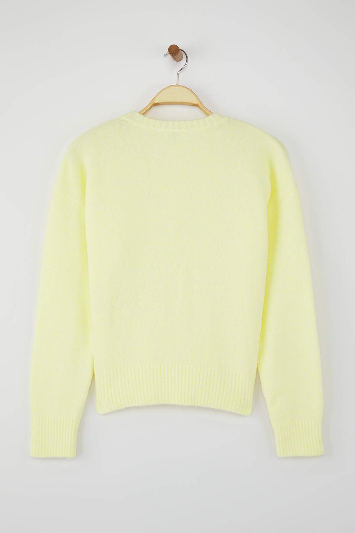 Trendyolmilla  Wardrobe Essentials Sarı Yün Karışımlı Tüylü Premium İplik Geniş Kalıp Triko Kazak | TWOAW26KZ00125 - Görsel 6