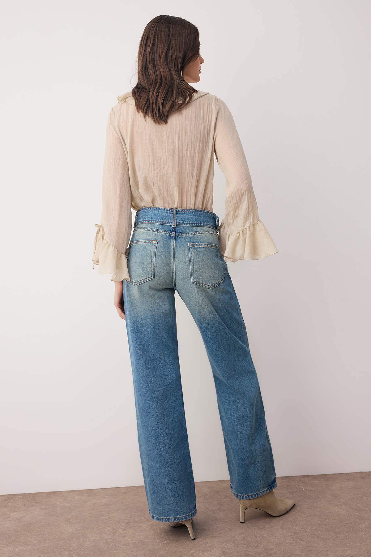 Trendyolmilla  Mavi Yüksek Bel Kemerli Geniş Paça Wide Leg Jeans TWOAW26JE00034 - Görsel 4