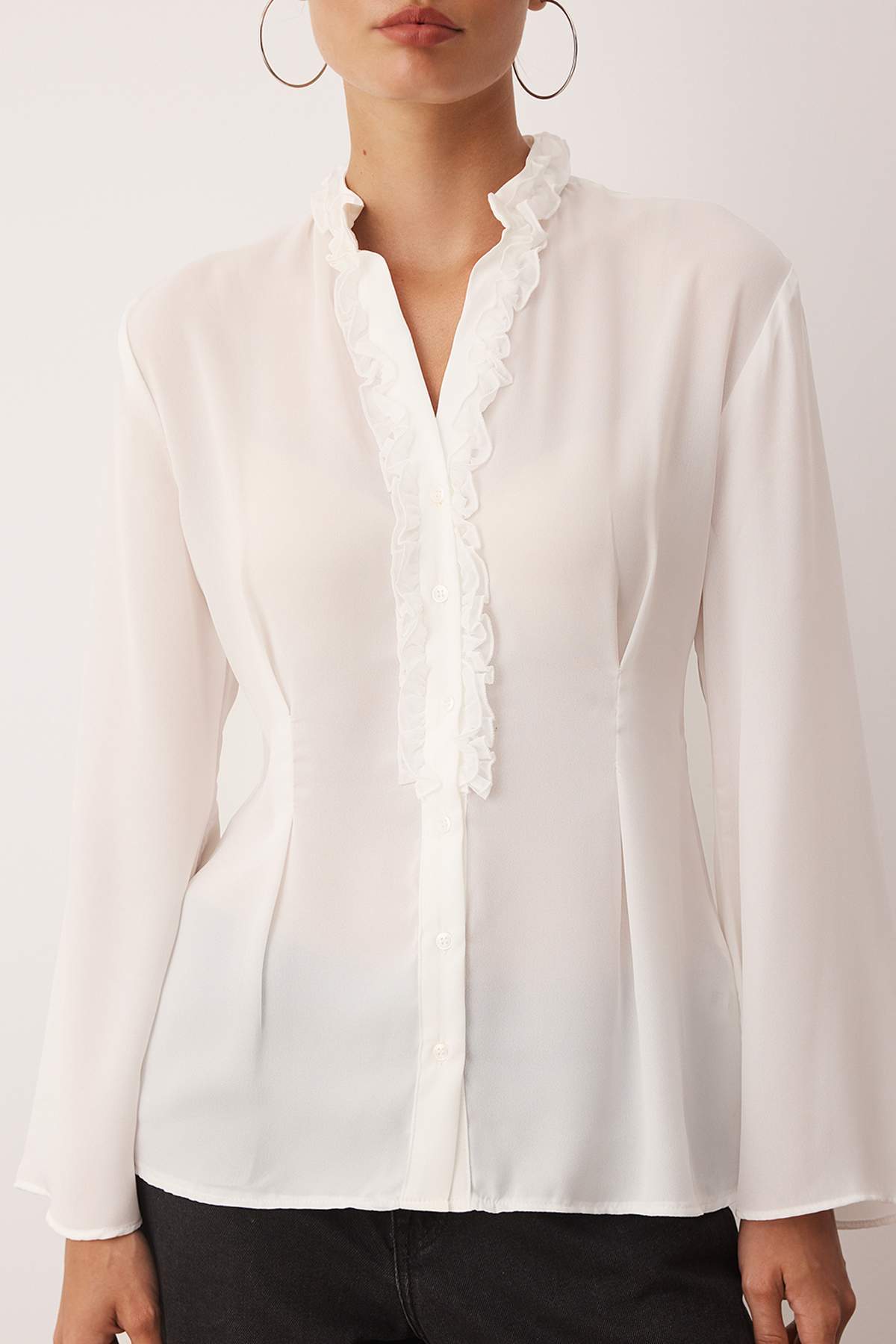 Trendyolmilla  Beyaz Hakim Yaka Fırfır Detaylı Boho Gömlek TWOAW26GO00023 - Görsel 4