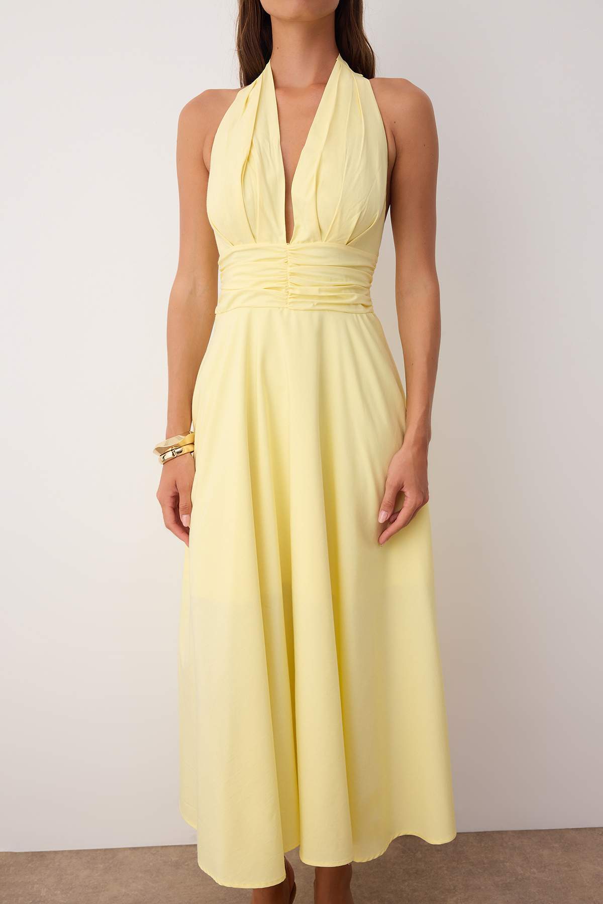 Trendyolmilla  Açık Sarı Dekolteli Boyundan Bağlamalı Poplin Astarlı Dokuma Elbise TWOSS25EL00890 - Görsel 3