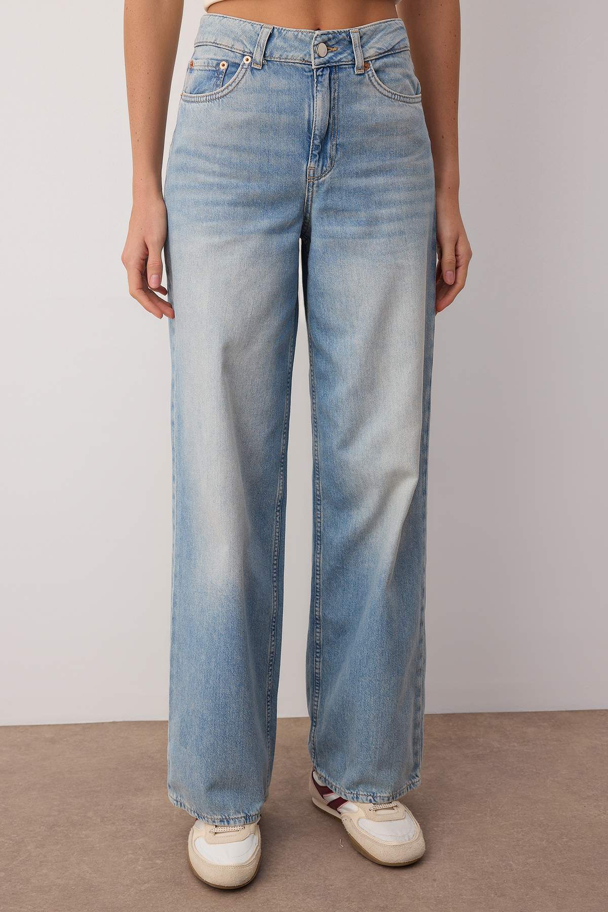 Trendyolmilla  Mavi Yüksek Bel Mevsimlik İnce Dökümlü Wide Leg/Geniş Paça Jeans TWOAW26JE00179 - Görsel 3