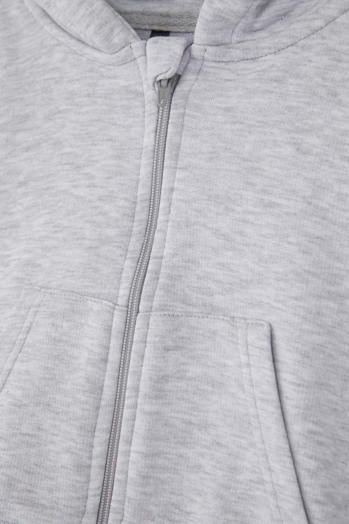 Trendyolmilla  Gri Melanj Pamuklu Crop Fit Düz/Basic Kapüşonlu Overize Örme Kız Çocuk Hırka TKDAW26HI00001 - Görsel 4