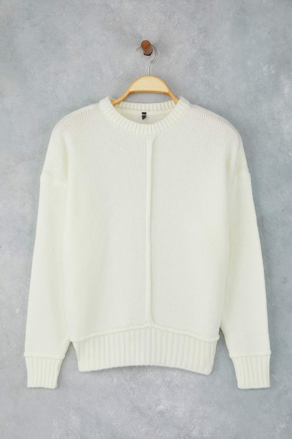 Trendyolmilla  Ekru Yumuşak Dokulu Dikiş Detaylı Triko Kazak TWOAW26KZ00075 - Görsel 5