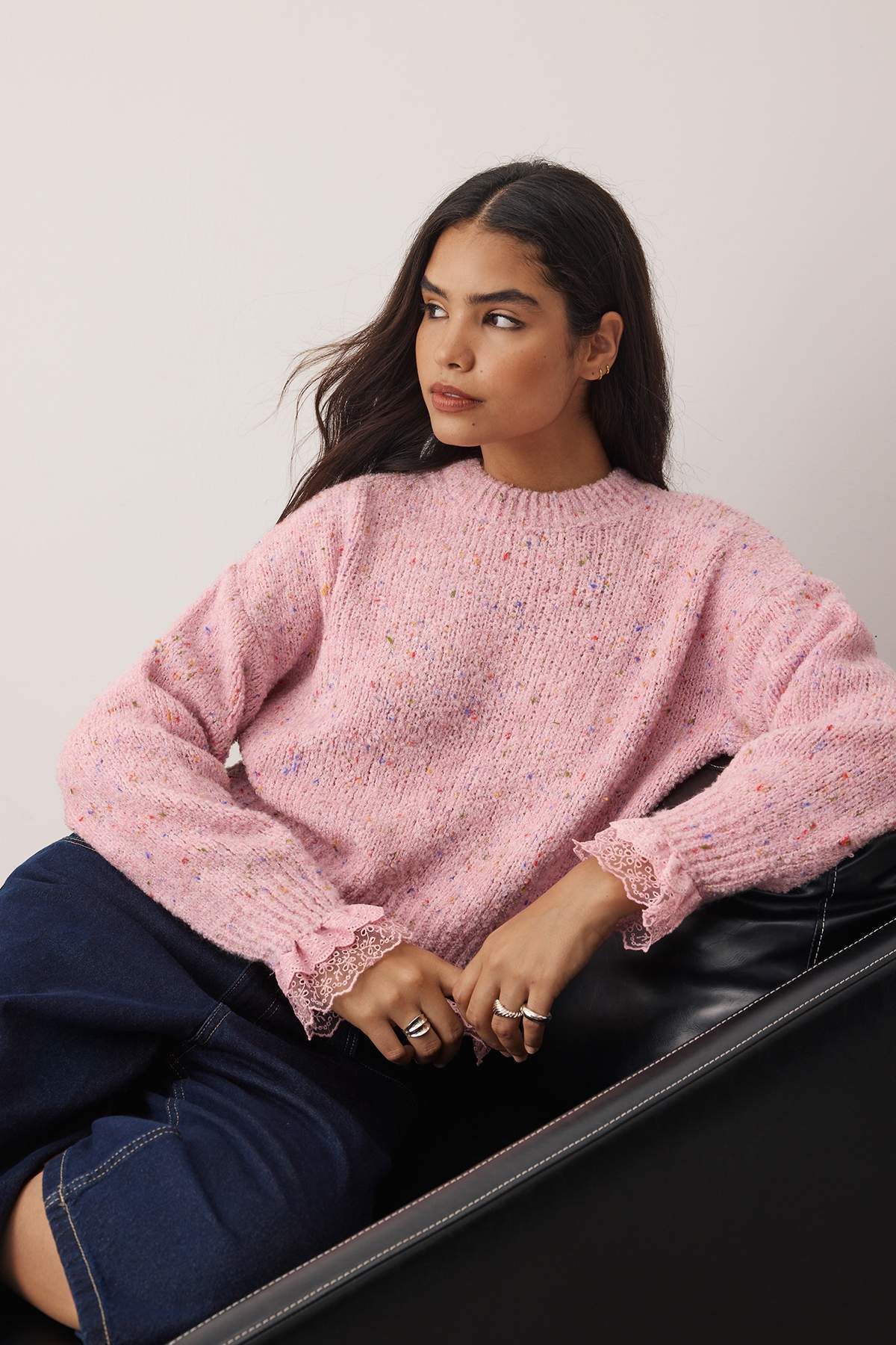 Trendyol Collection Pulover de tricotaj cu garnitură din dantelă cu croială largă Nopeli roz TWOAW26KZ00058