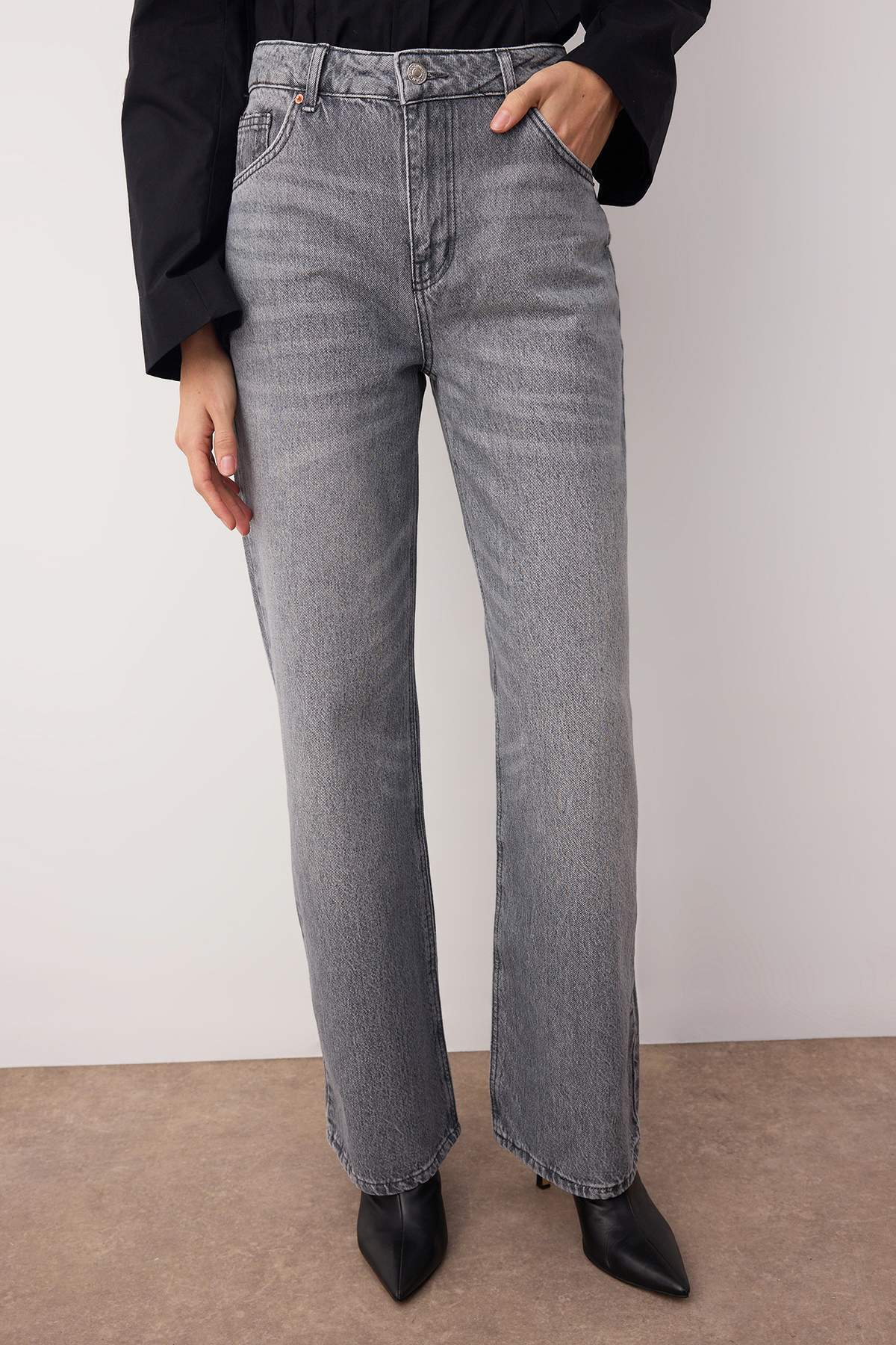 Trendyolmilla  Gri Yüksek Bel Geniş Paça Wide Leg Palazzo %100 Pamuk Non-Stretch Jeans TWOAW26JE00066 - Görsel 3