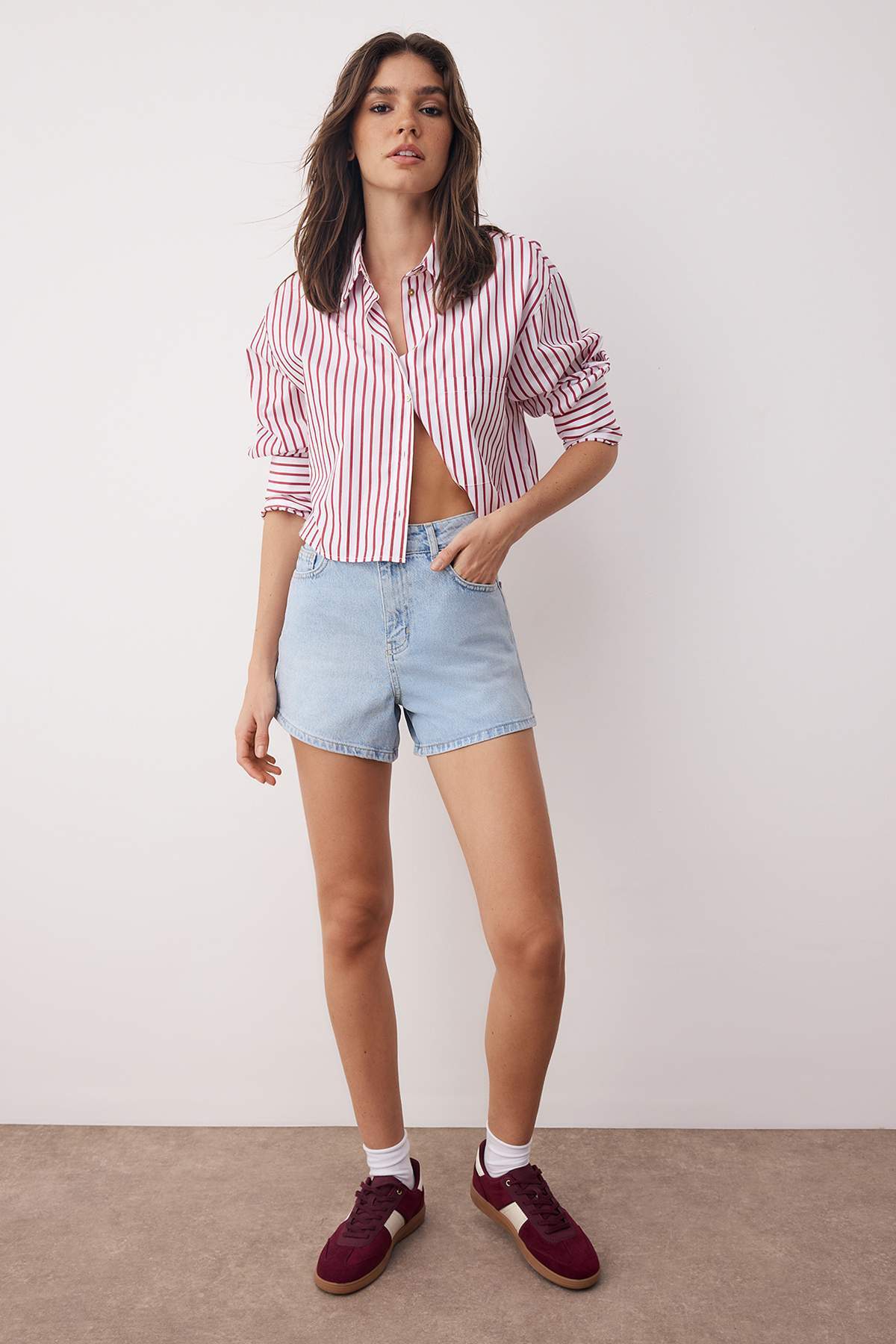 Trendyolmilla  Açık Mavi Yüksek Bel City Boy Denim Şort TWOSS25SR00178