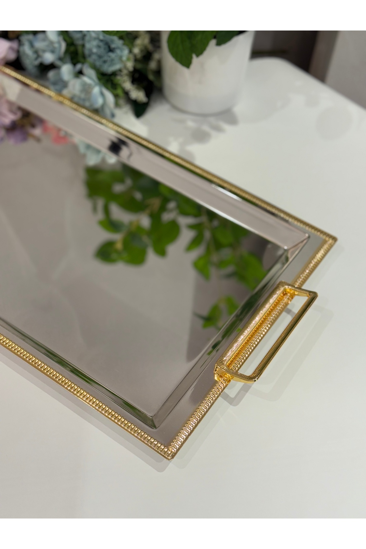 aljahwari-Mutant single presentation two-tone glossy medium 3
