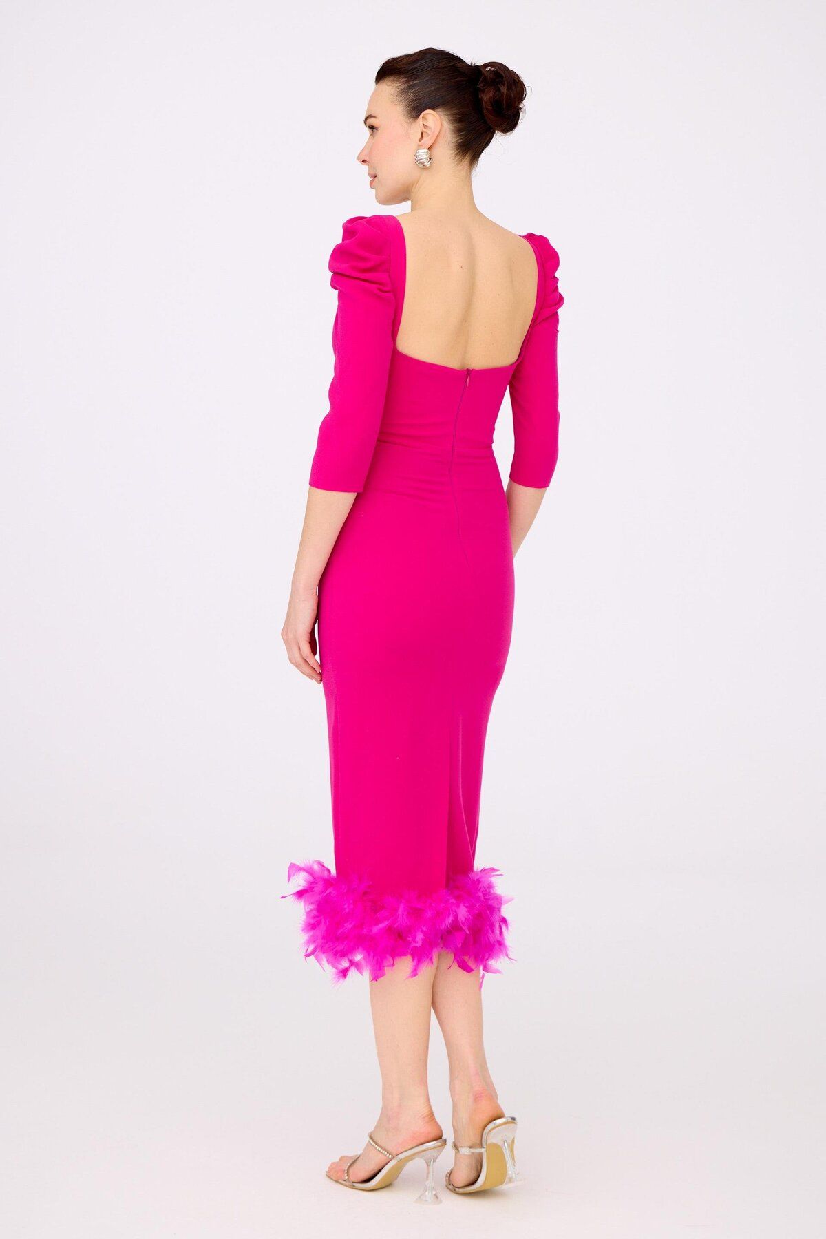 Carmen-Fuchsiafarbenes Midi-Abschlussballkleid mit Krepprock und Federn 4