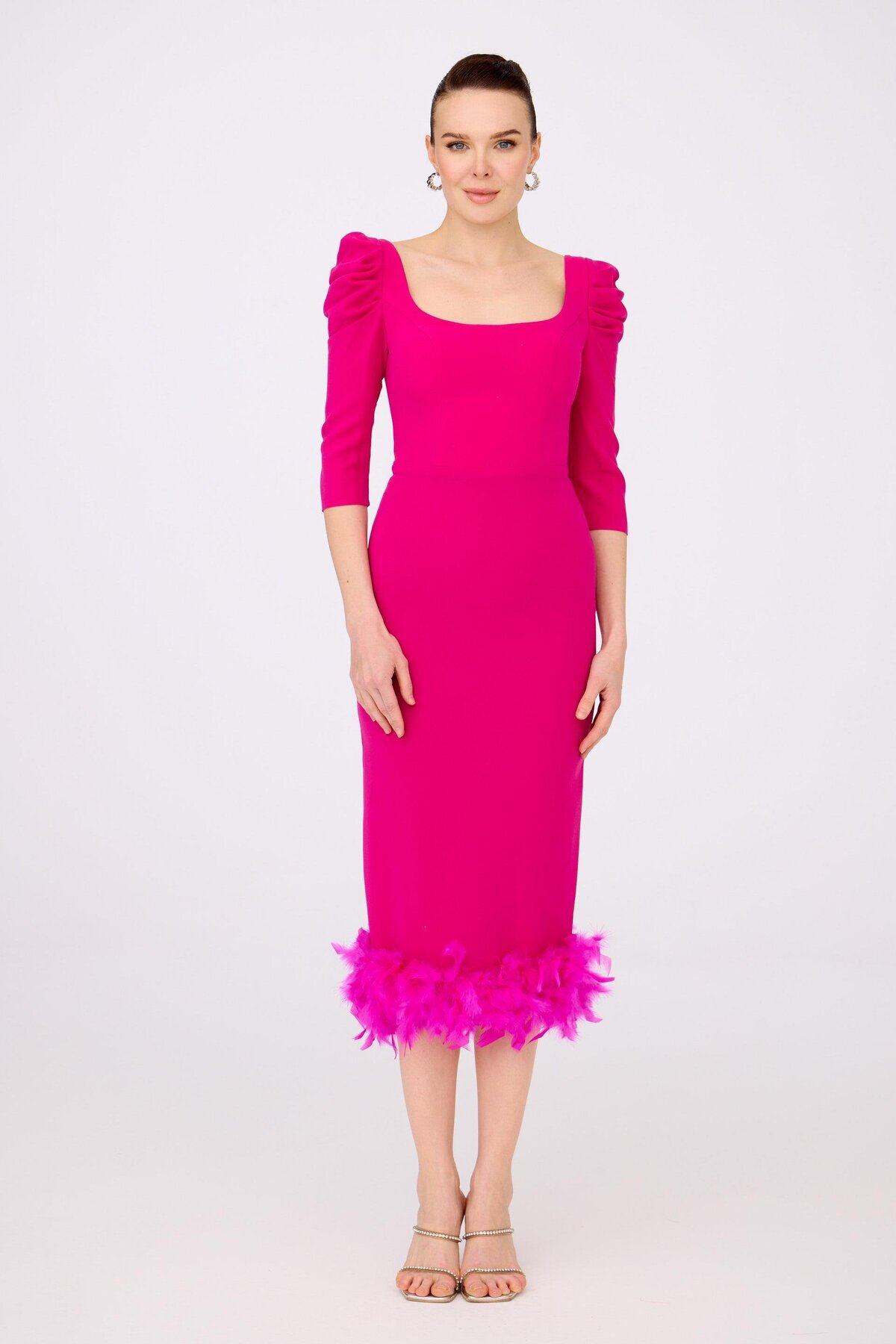 Carmen-Fuchsiafarbenes Midi-Abschlussballkleid mit Krepprock und Federn 1