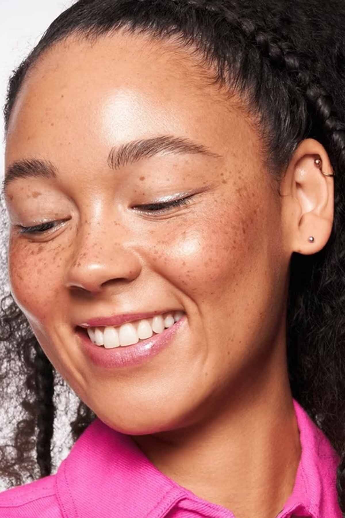 Essence-Meta Glow Multi-Reflective Lipgloss 01 3