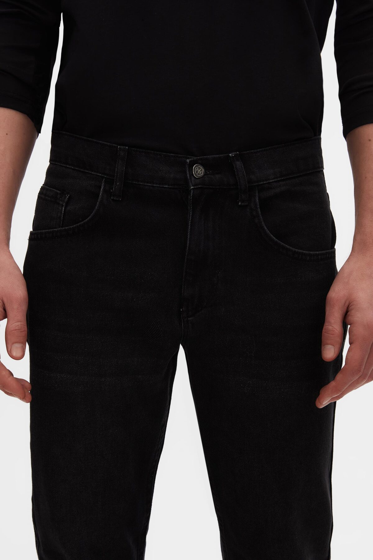 شلوار جین مردانه Ds Damat مدل Comfort Fit رنگ مشکی ساده پنج جیب یقه دار