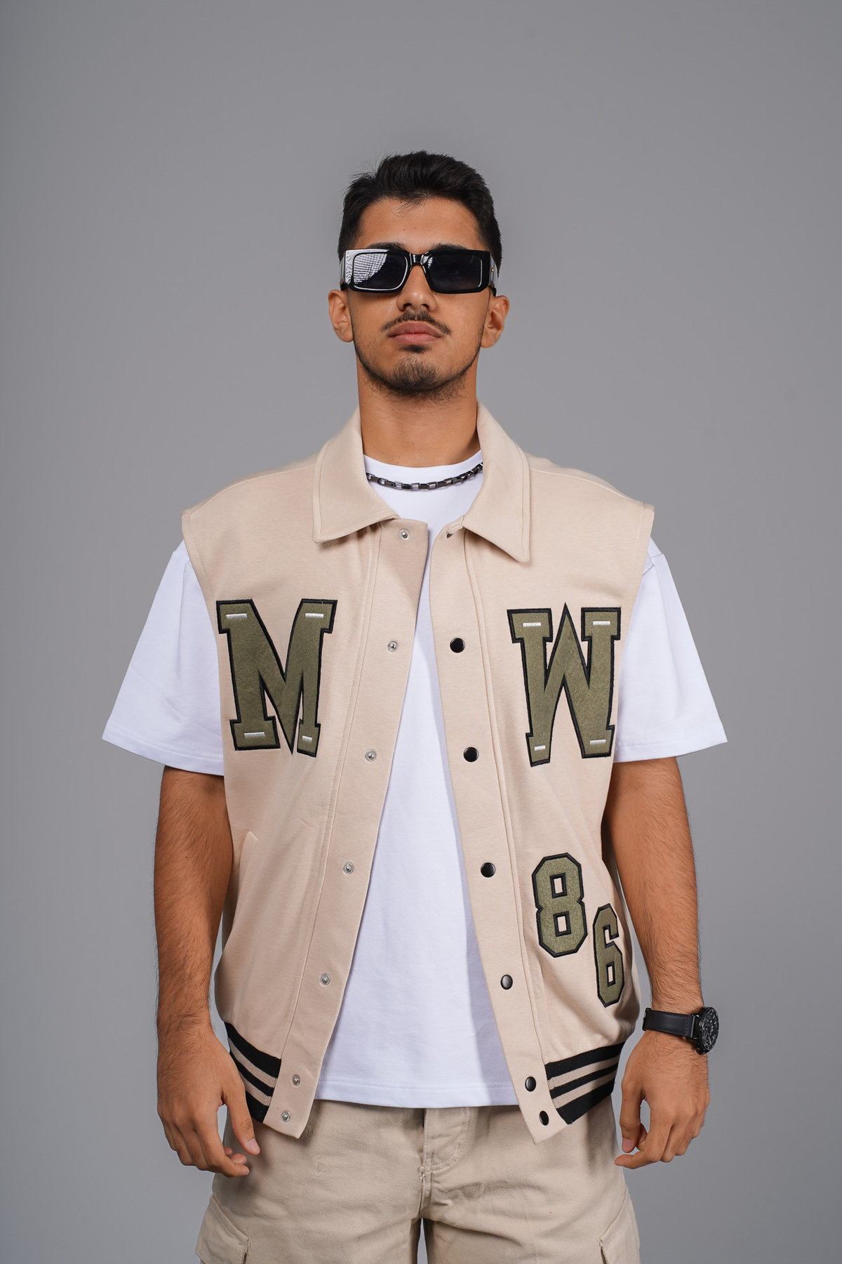 Butik-Unisex Vest with Oversize Pattern Applique 6