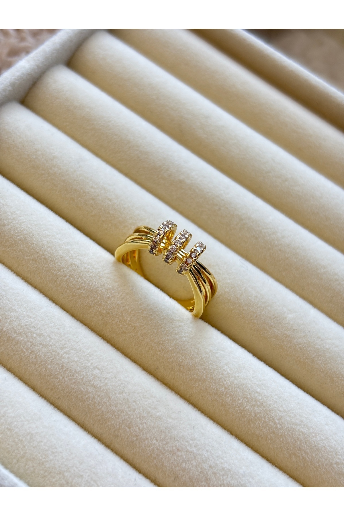 Adjustable ring with 14k gold VIP Steel zirconium ring detail