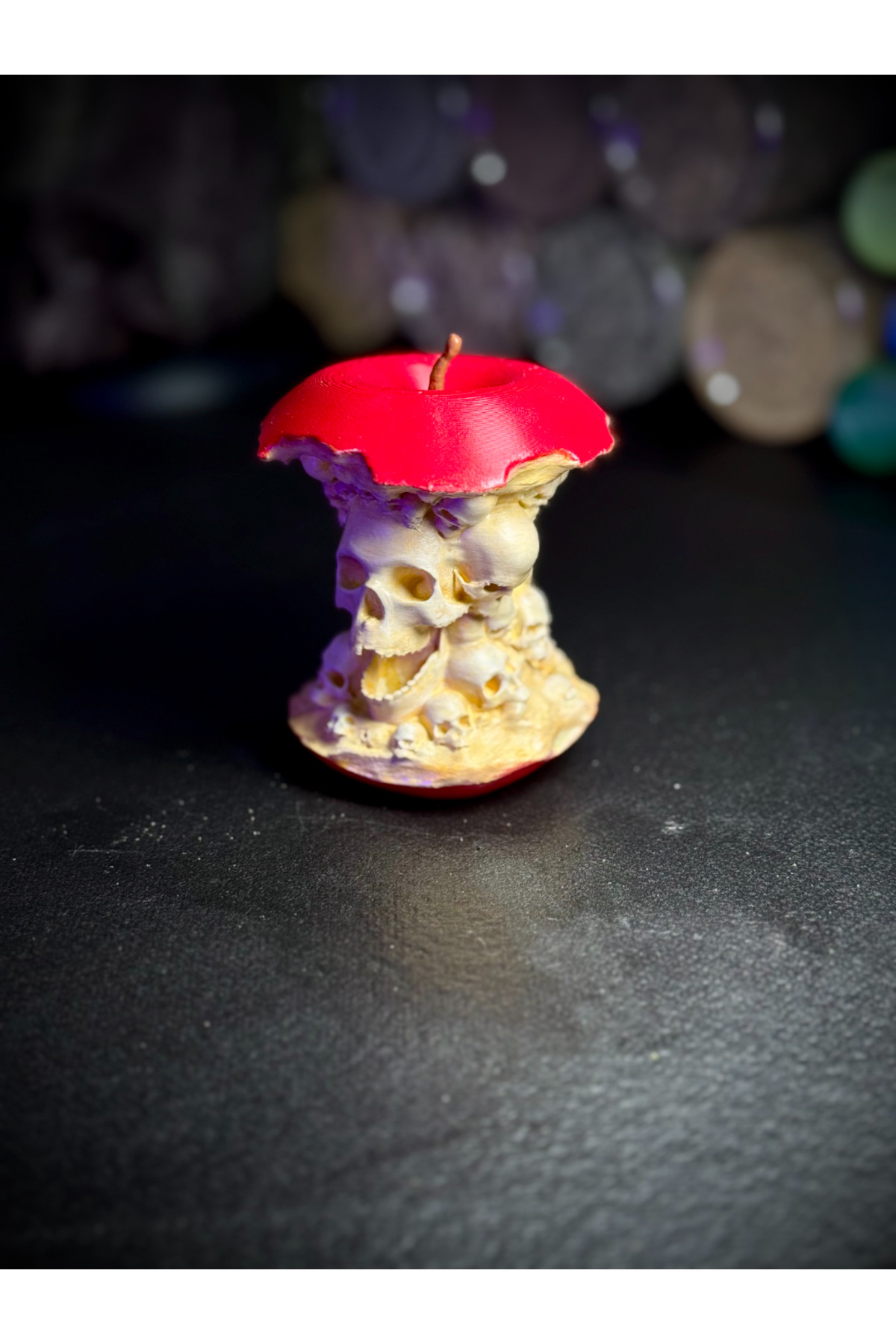 Le fruit défendu – Figurine gothique pomme et crâne