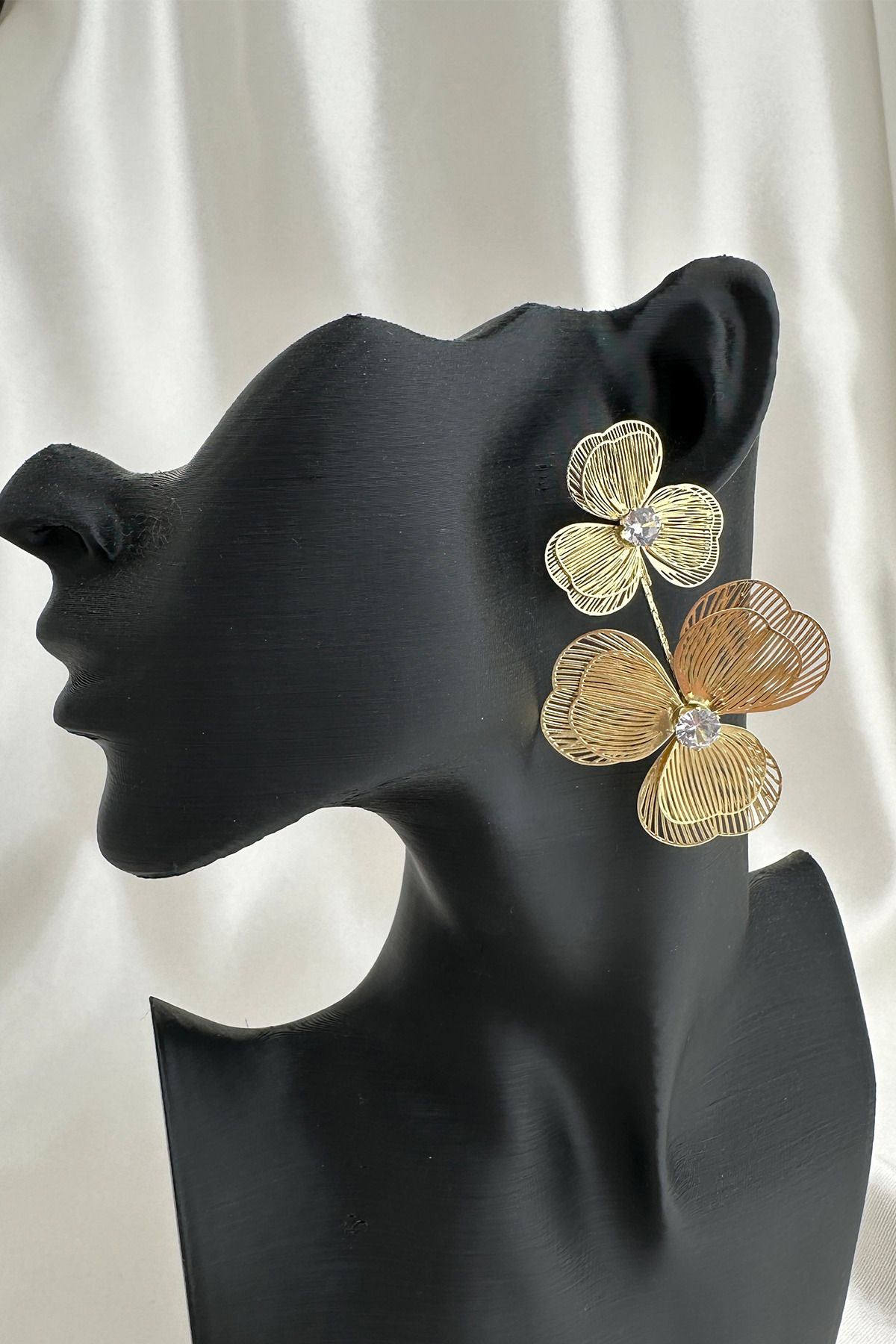 Modex-Wire Dot Single Stone Detail Clover Dangle Stud Earrings (6cm) 1