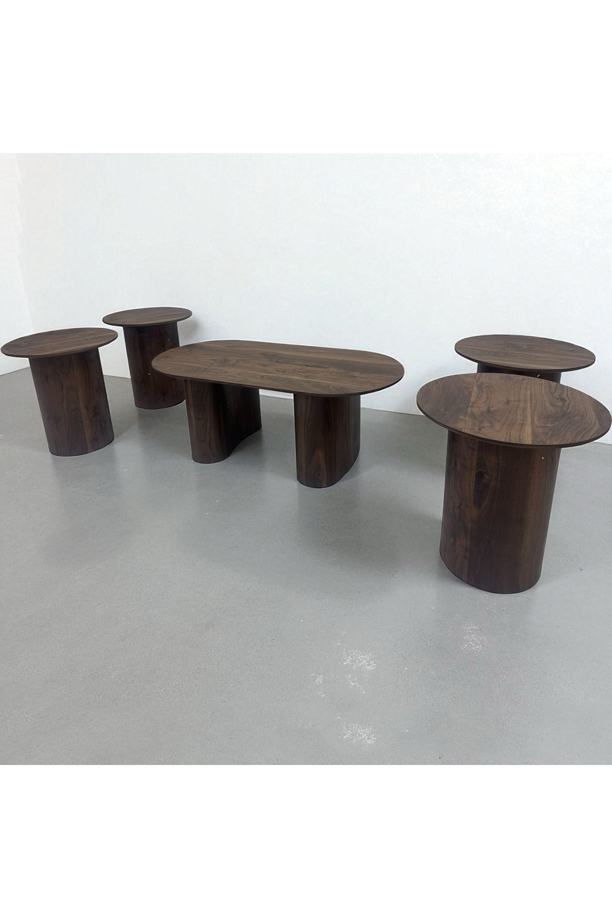 DEC5-A set of service lengths with a distinctive and modern design 1