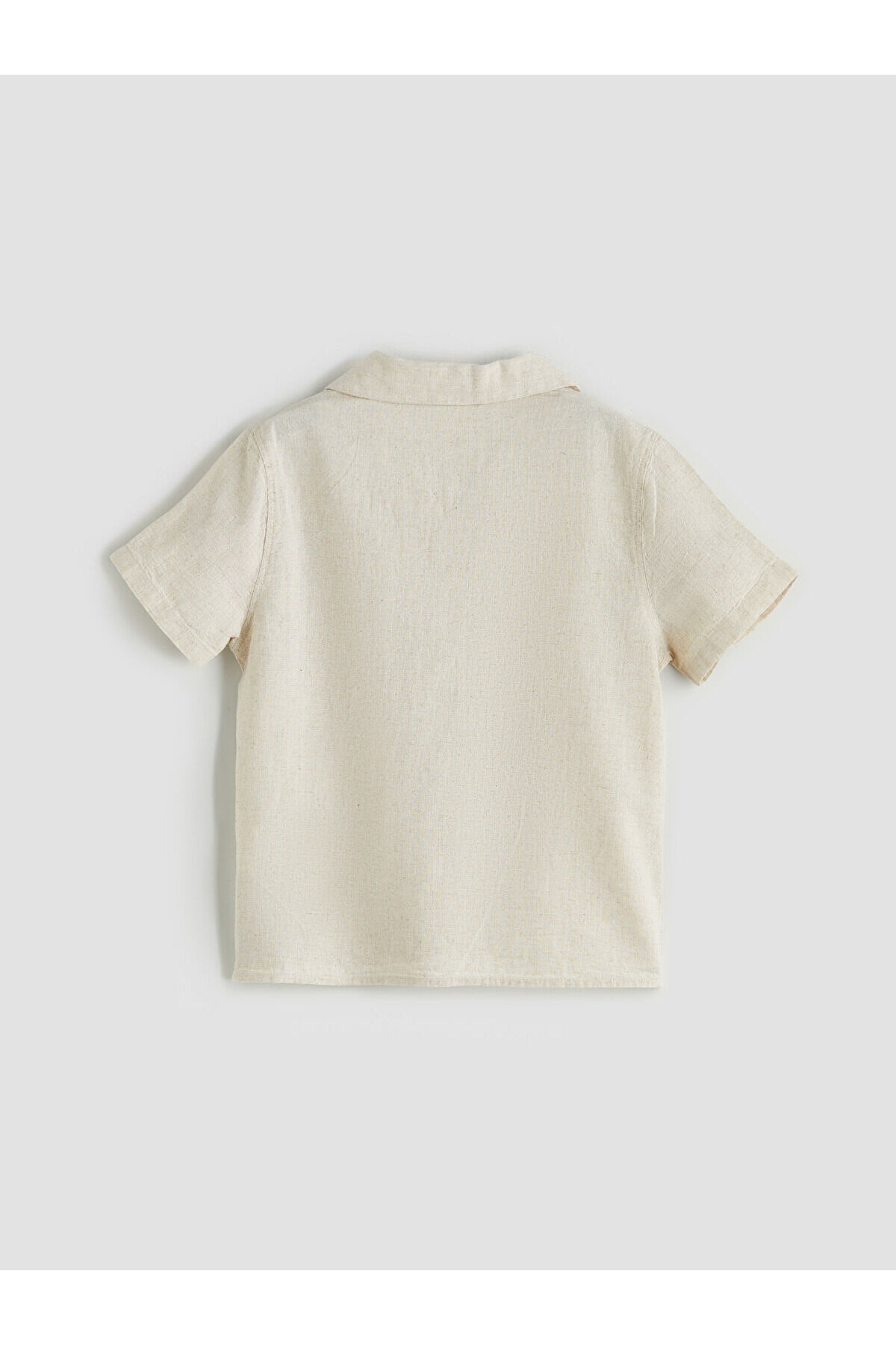 LC Waikiki LCW Kids Ekru Resort Yaka Basic Erkek Çocuk Gömlek fotoğrafı 2 (önizleme)