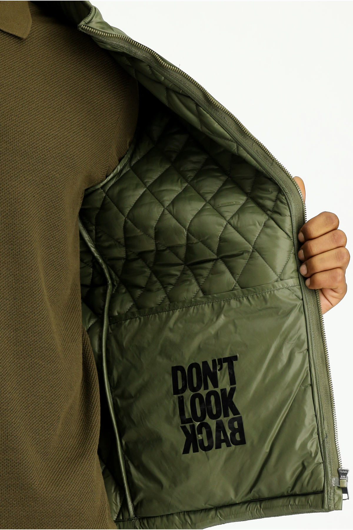 Kiğılı  Dik Yaka Cepli Fermuarlı Kapitone Spor Yelek - Görsel 6