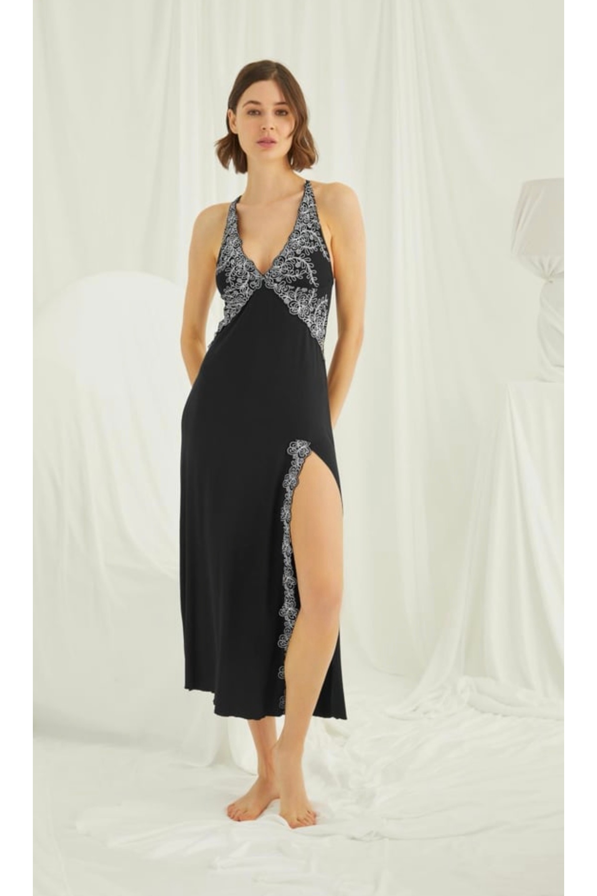 NightLove Monamise Dekolteli Brode Dantelli Yırtmaçlı Gecelik 19195