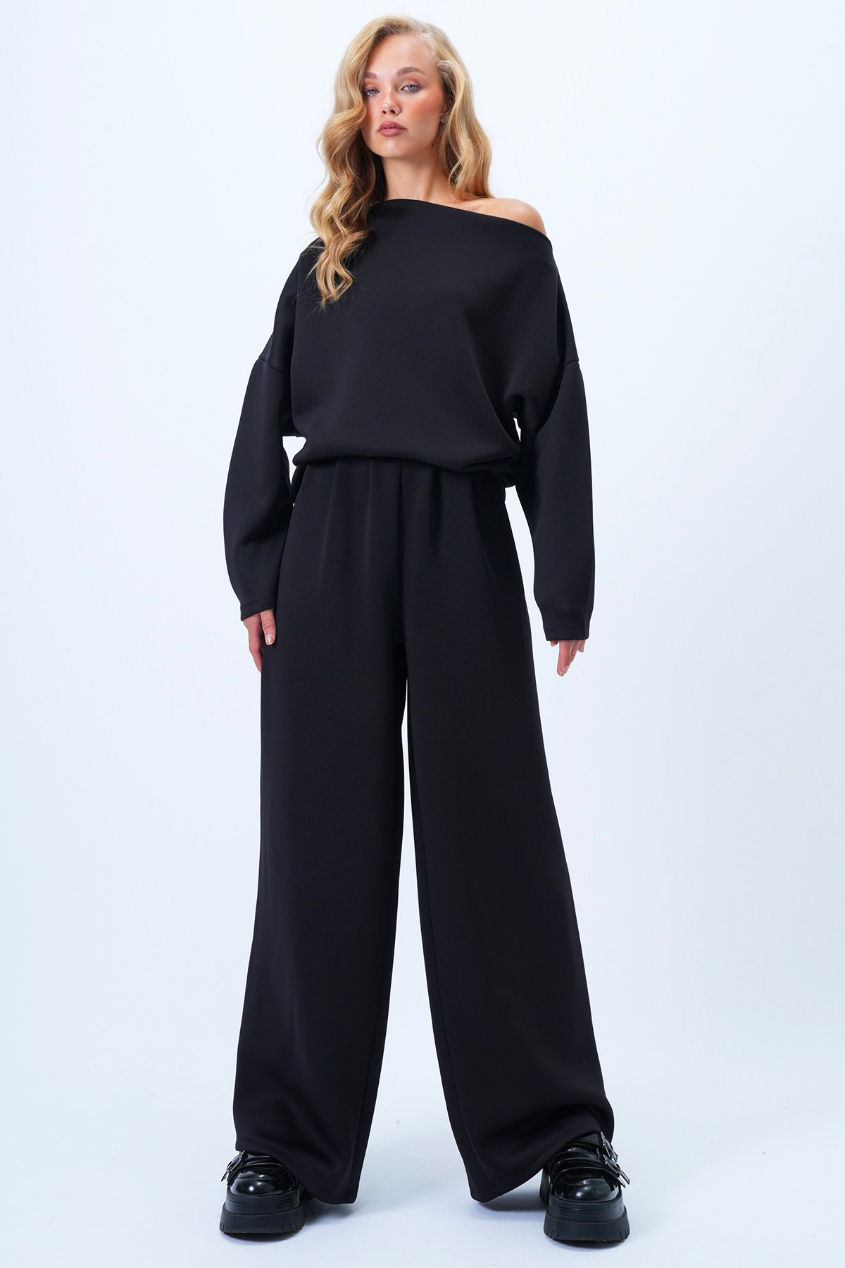 Trend Alaçatı Stili Női fekete széles nyakú, laza szabású blúz és nadrág alsó felső szett Alc-X14413