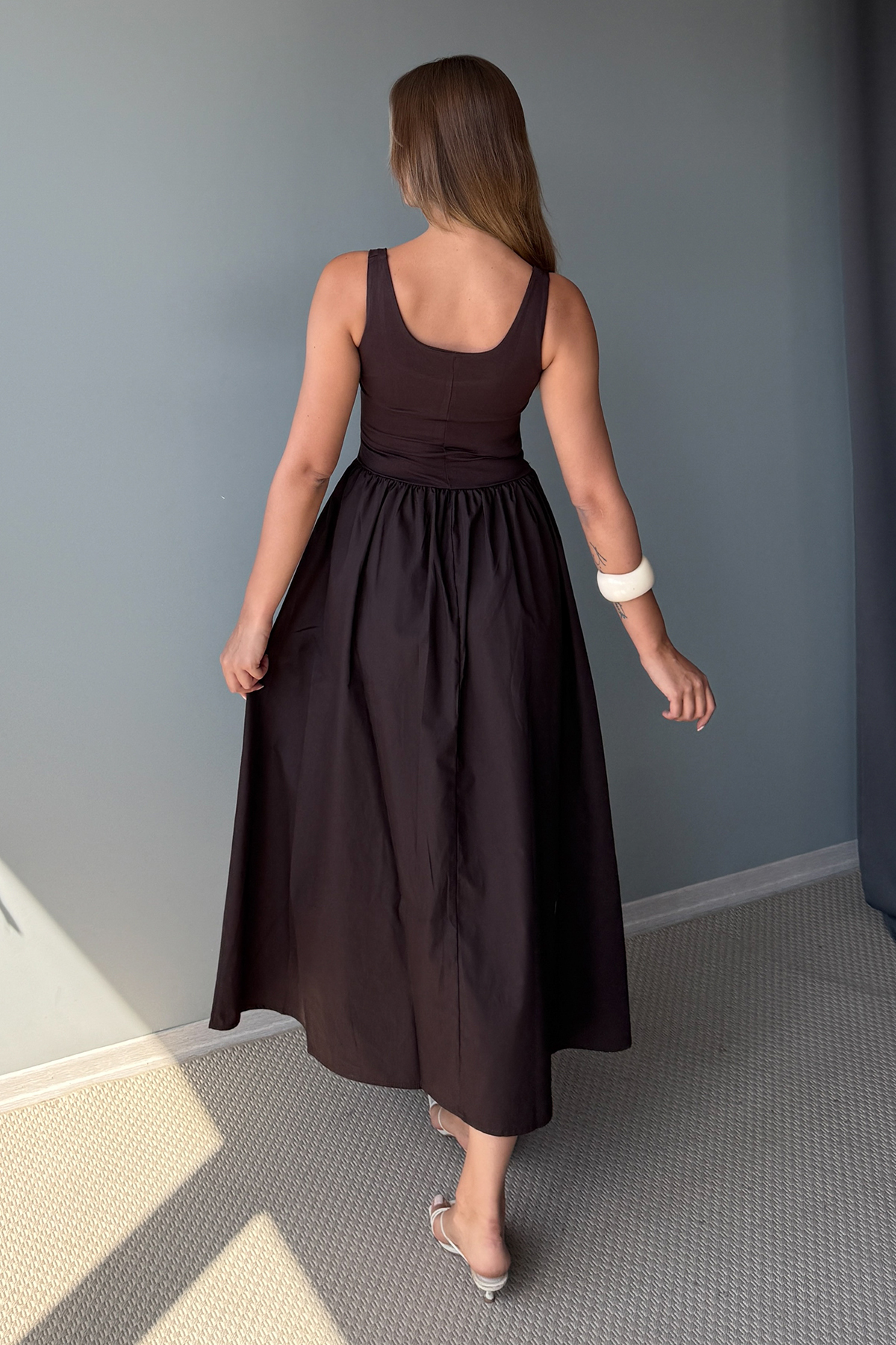 Trendyolmilla  Kahverengi Belden Açılan Dokuma Maxi Elbise TWOSS25EL00868 - Görsel 3