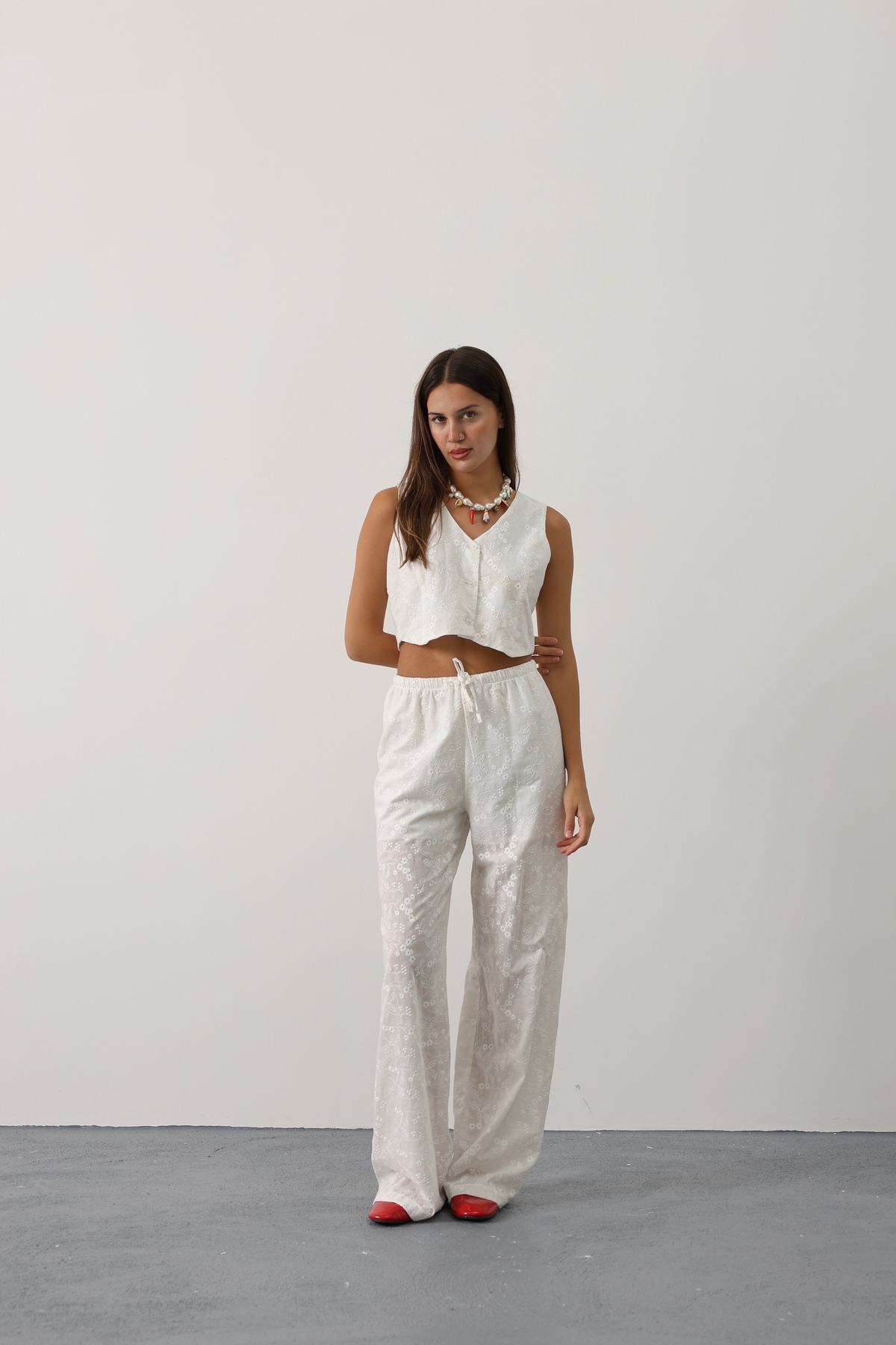 Trendyolmilla  Beyaz Bağcıklı Brode Straight/Düz Kesim Pantolon TWOSS25PL00044 - Görsel 2