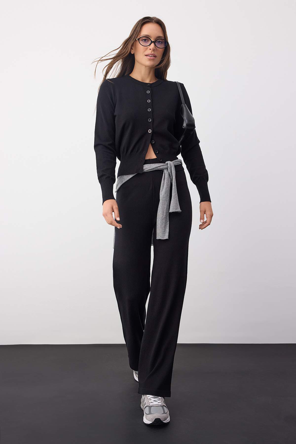 Trendyolmilla  Wardrobe Essentials Siyah Merserize Görünümlü Triko Hırka-Pantolon Alt-Üst Takım | TWOAW26AU00003