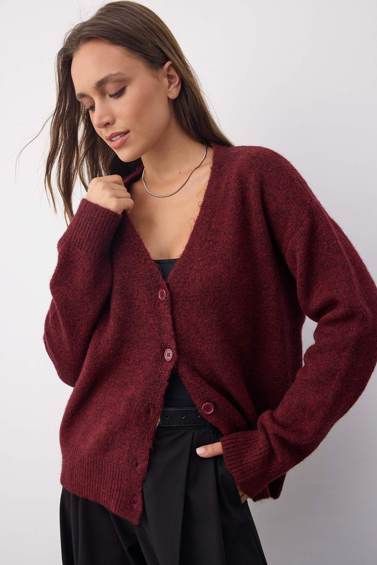 Trendyolmilla  Wardrobe Essentials Bordo Yünlü Geniş Kalıp V Yaka Triko Hırka | TWOAW26HI00083